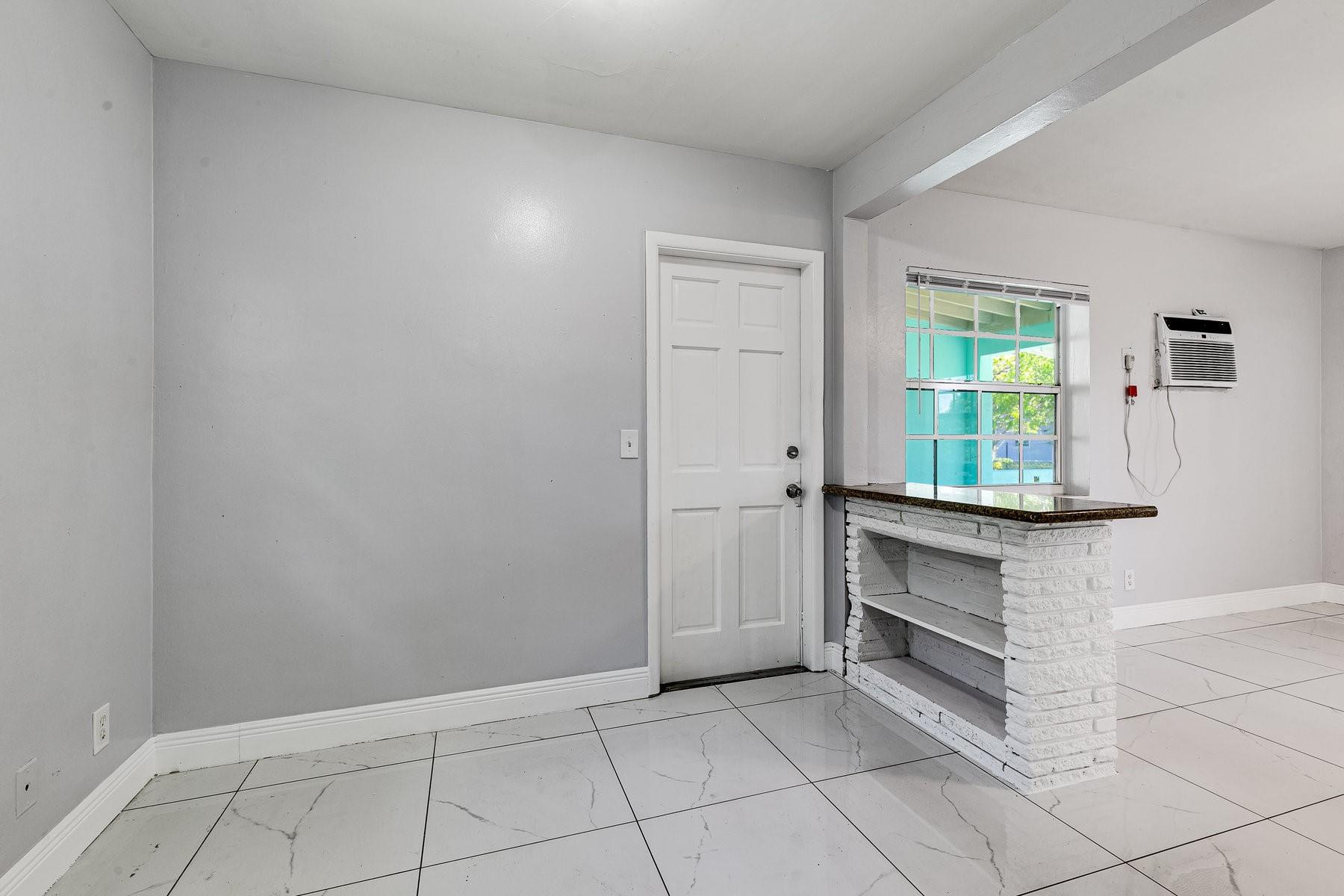 LAUDERDALE MANORS ADD - Residential