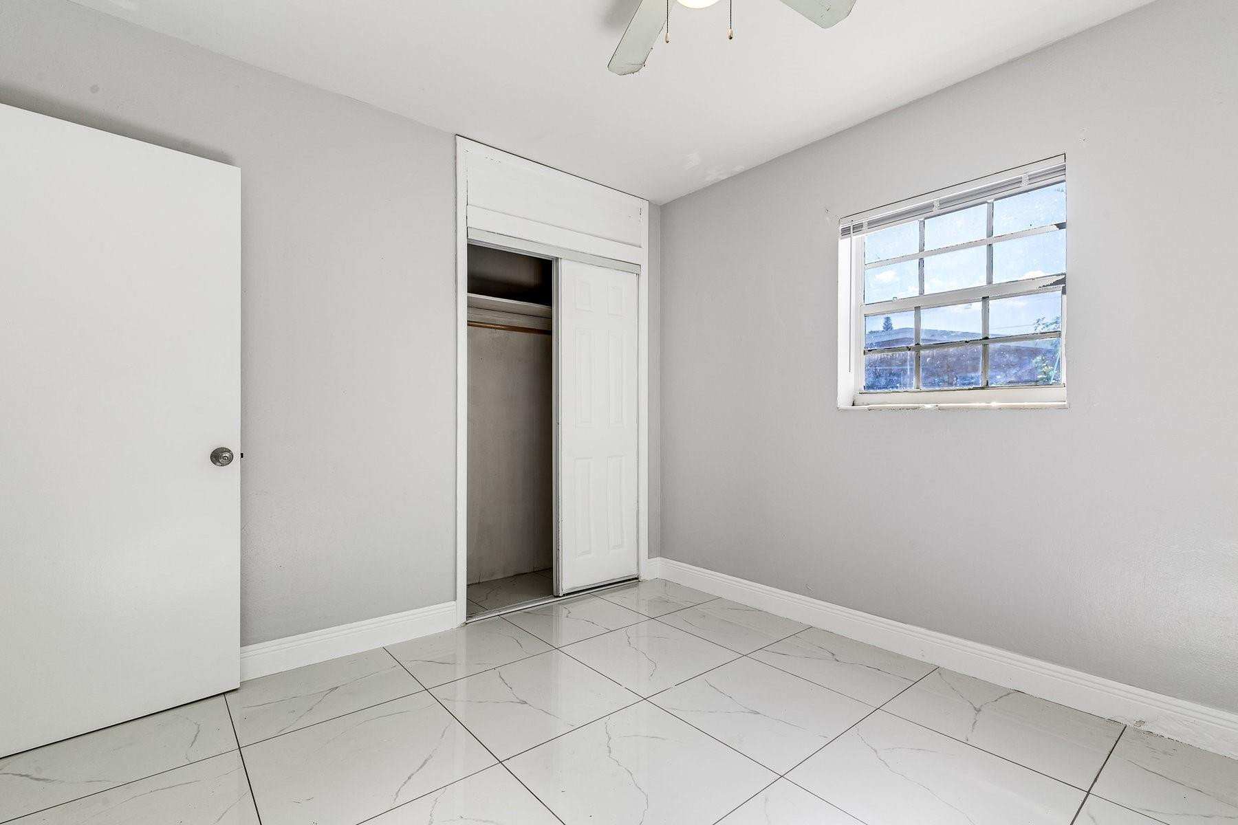 LAUDERDALE MANORS ADD - Residential
