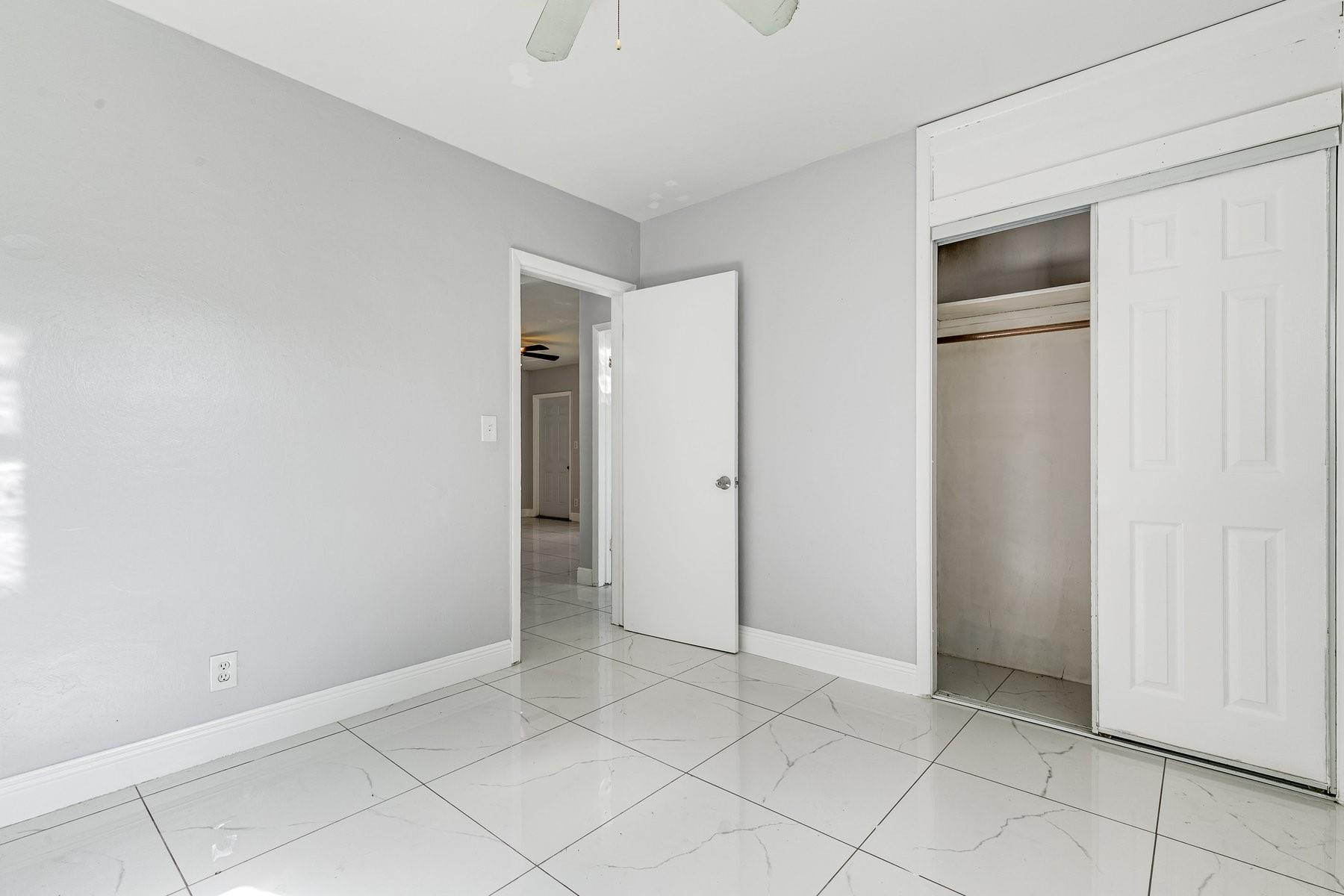LAUDERDALE MANORS ADD - Residential