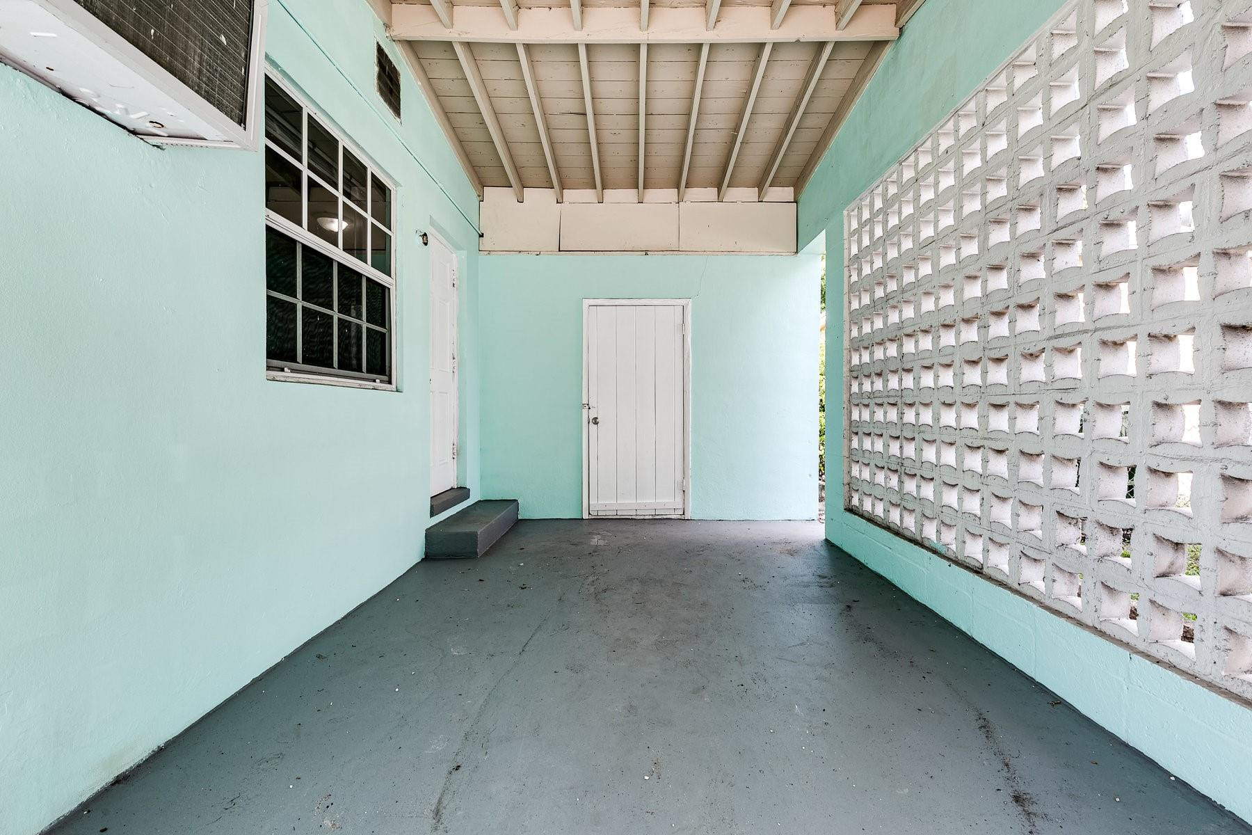 LAUDERDALE MANORS ADD - Residential