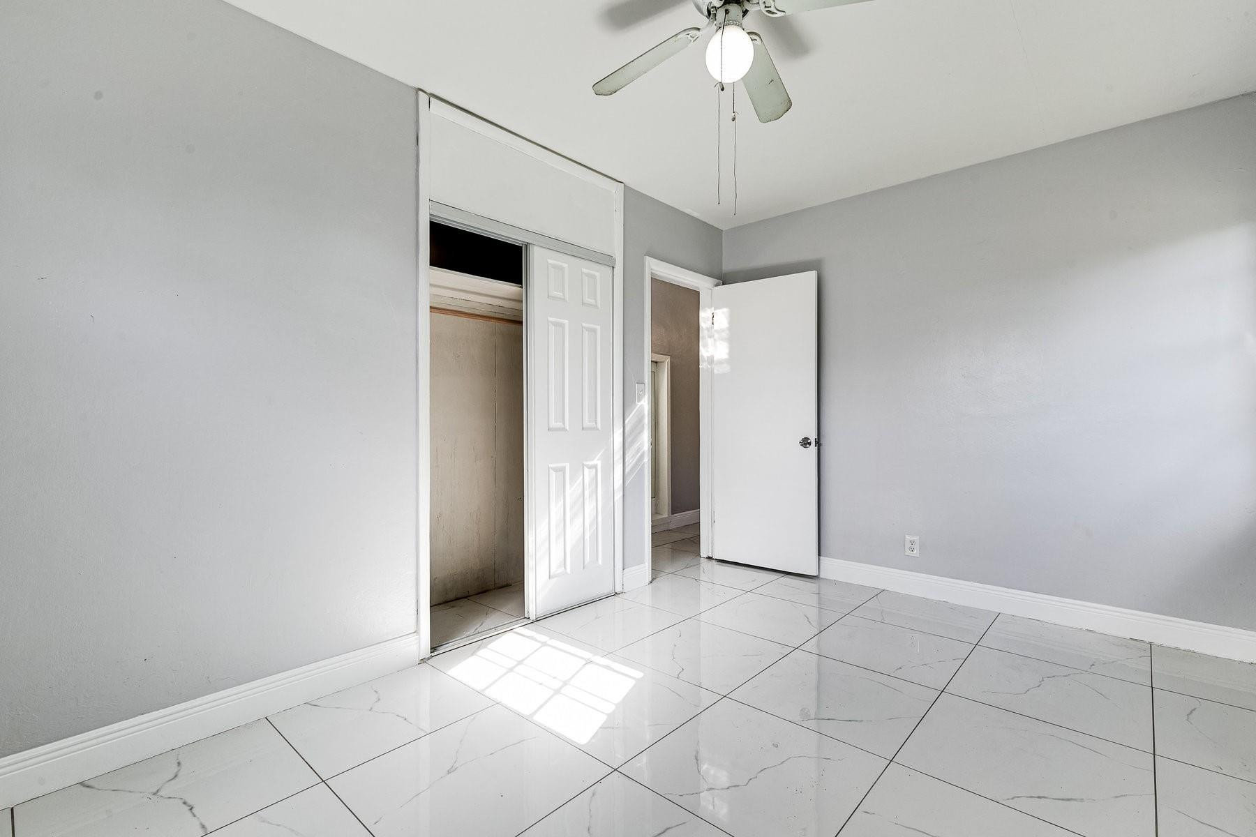 LAUDERDALE MANORS ADD - Residential