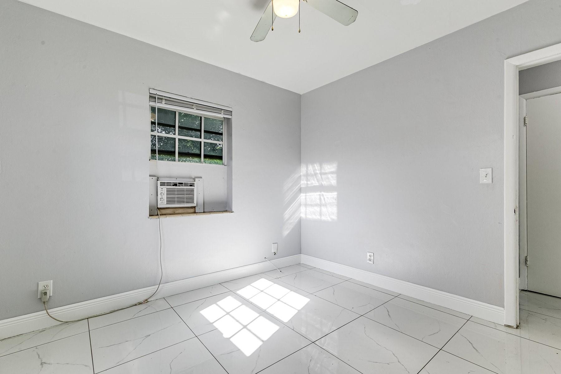 LAUDERDALE MANORS ADD - Residential