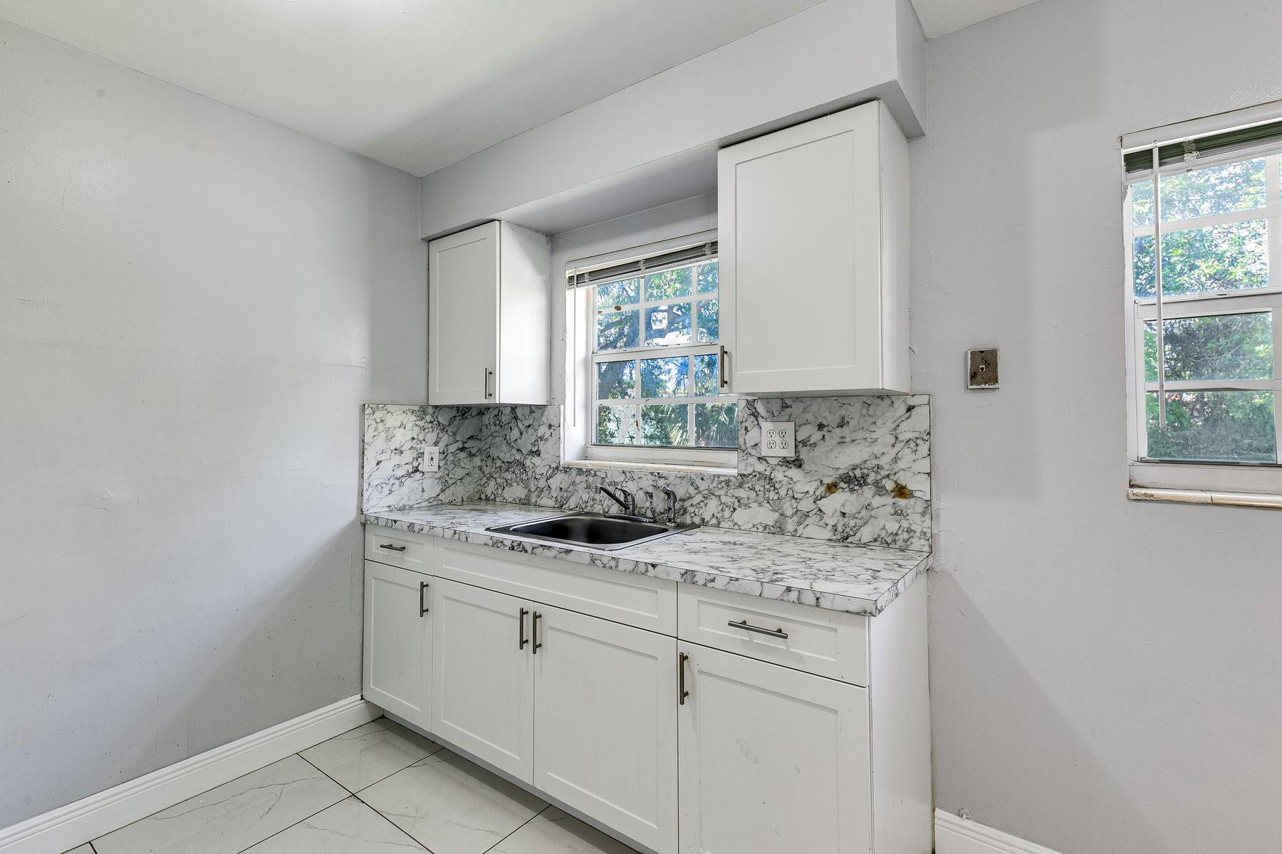 LAUDERDALE MANORS ADD - Residential