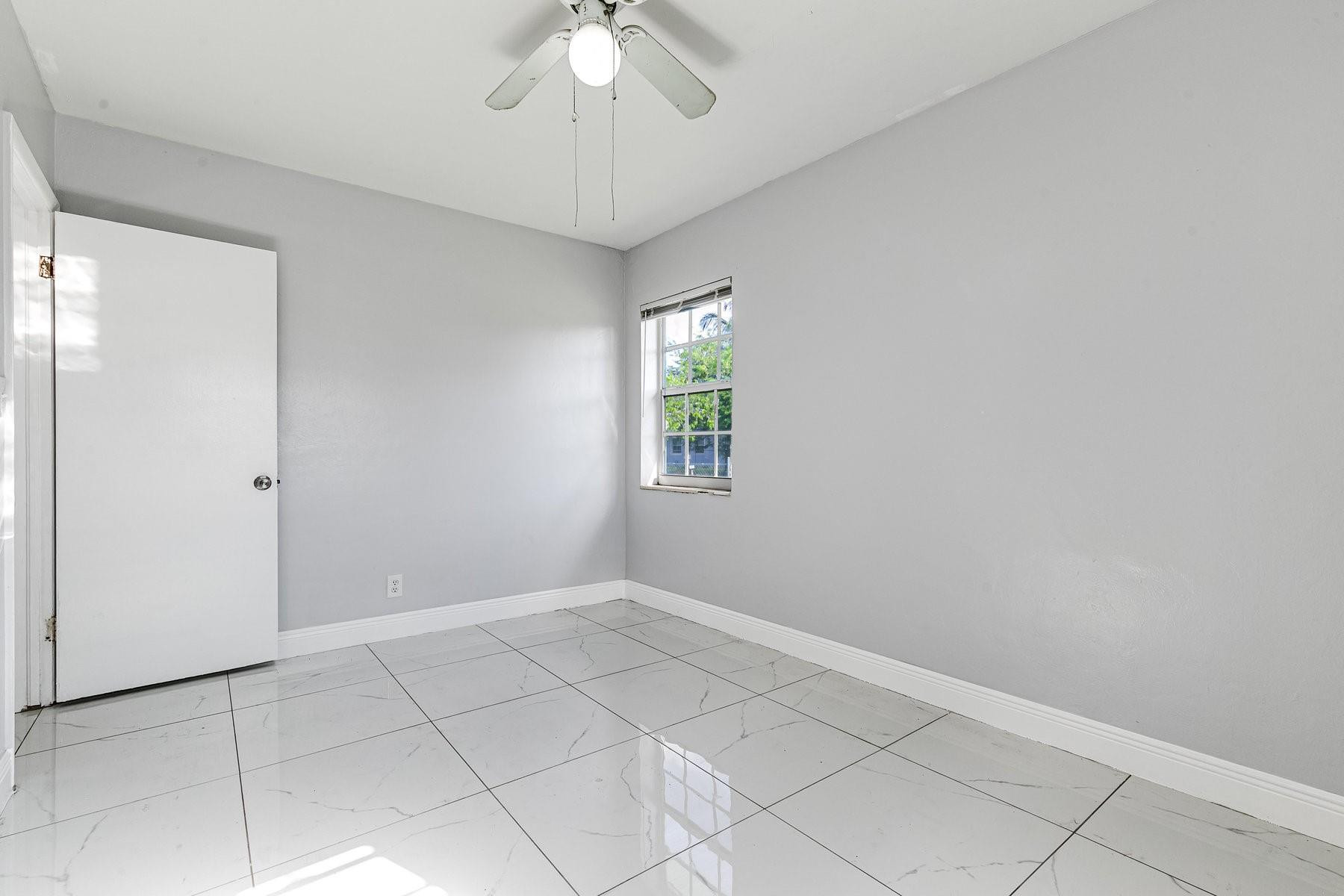 LAUDERDALE MANORS ADD - Residential