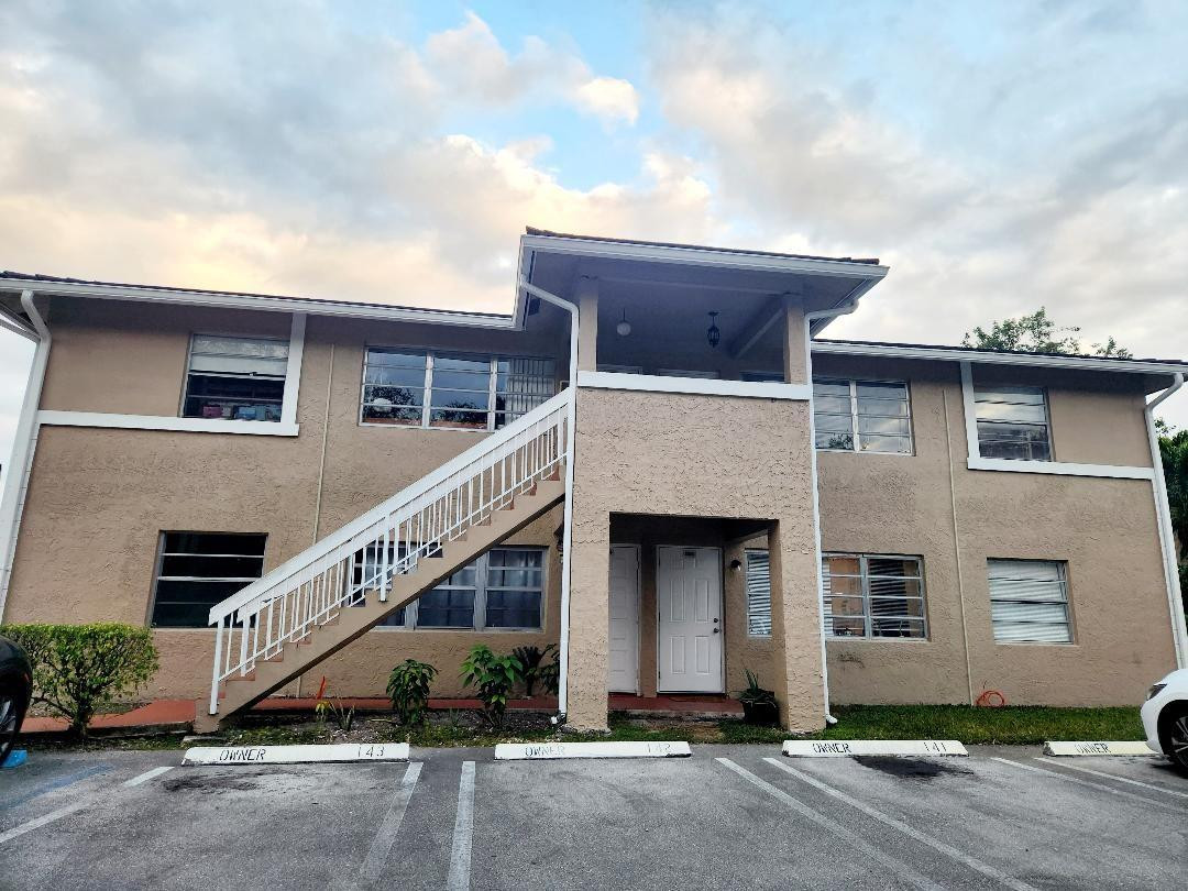 Well-maintained first floor 2/2 corner unit in the desirable community of Lakewood Village in the heart of Coral Springs. Convenient located near restaurants, bars, shopping mall, major highways, walking distance from Sam's, Home Depot, Wholefood market, etc. Washer/Dryer in the unit. Pet friendly, under 25 lbs. Investor friendly, can be rented right way. Marble flooring, great amenities with adult and children's pool and hot tub. Well-maintained first floor 2/2 corner unit in the desirable community of Lakewood Village in the heart of Coral Springs. Convenient located near restaurants, shopping mall, major highways, walking distance from Sam's, Home Depot, Wholefood market, etc. Washer/Dryer in the unit. Pet friendly, under 25 lbs. Investor friendly, can be rented right way. Marble flooring, great amenities with adult and children's pool and hot tub.