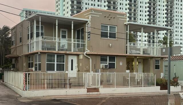 HOLLYWOOD BEACH - Residential Income