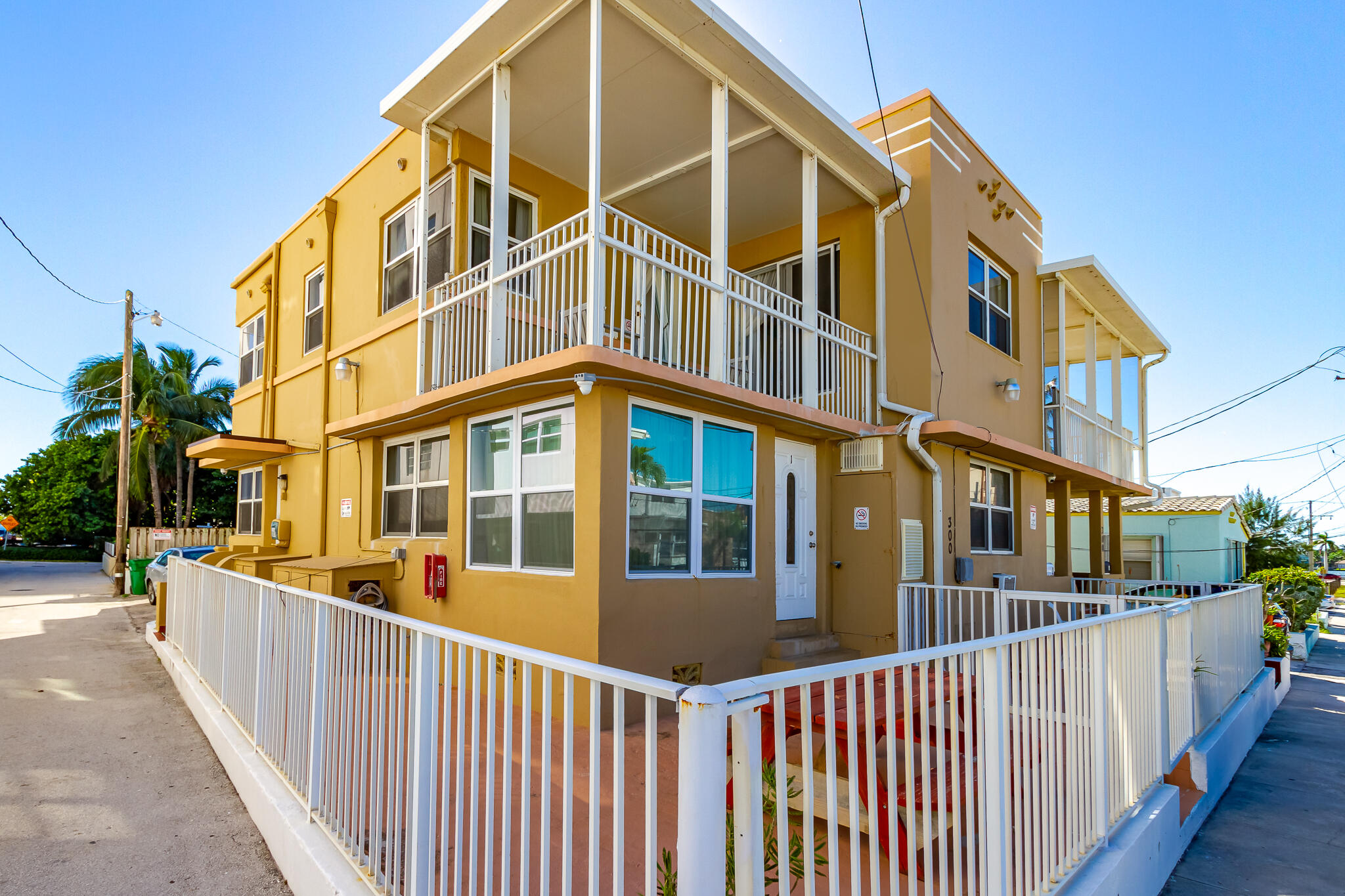 HOLLYWOOD BEACH - Residential Income