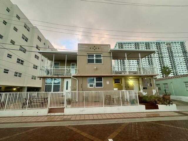 HOLLYWOOD BEACH - Residential Income