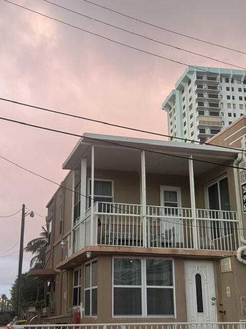 HOLLYWOOD BEACH - Residential Income