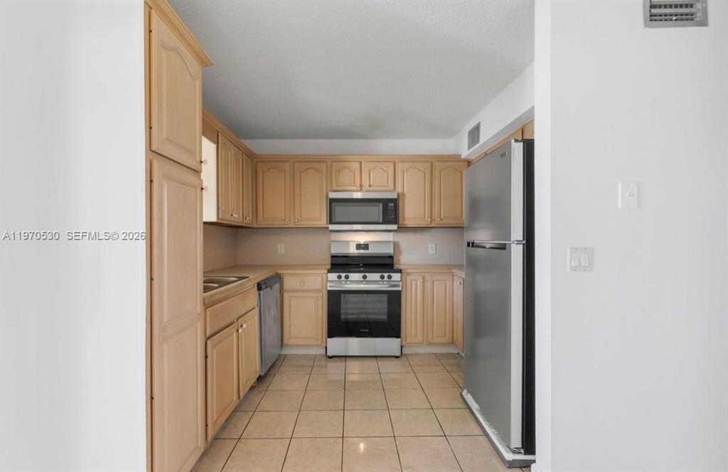 SHERWOOD VILLAGE CONDO - Residential Lease