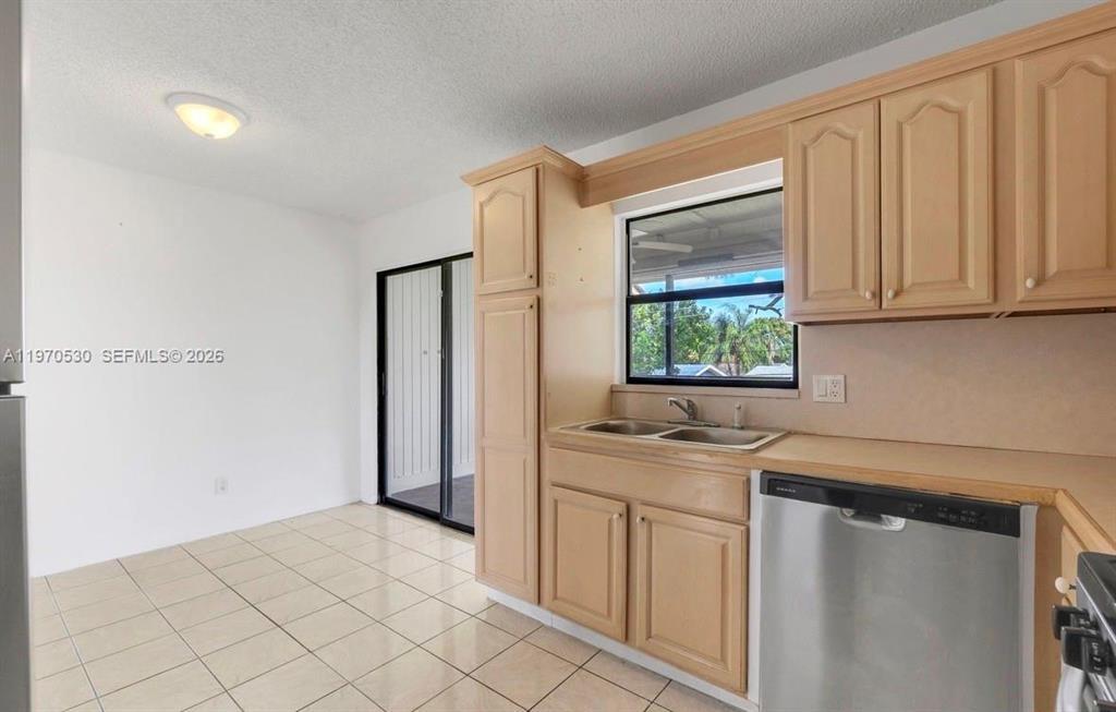 SHERWOOD VILLAGE CONDO - Residential Lease