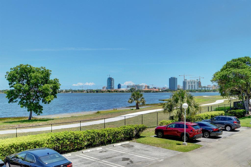 BREAKWATERS OF THE PALM BEACHES CONDO - Residential