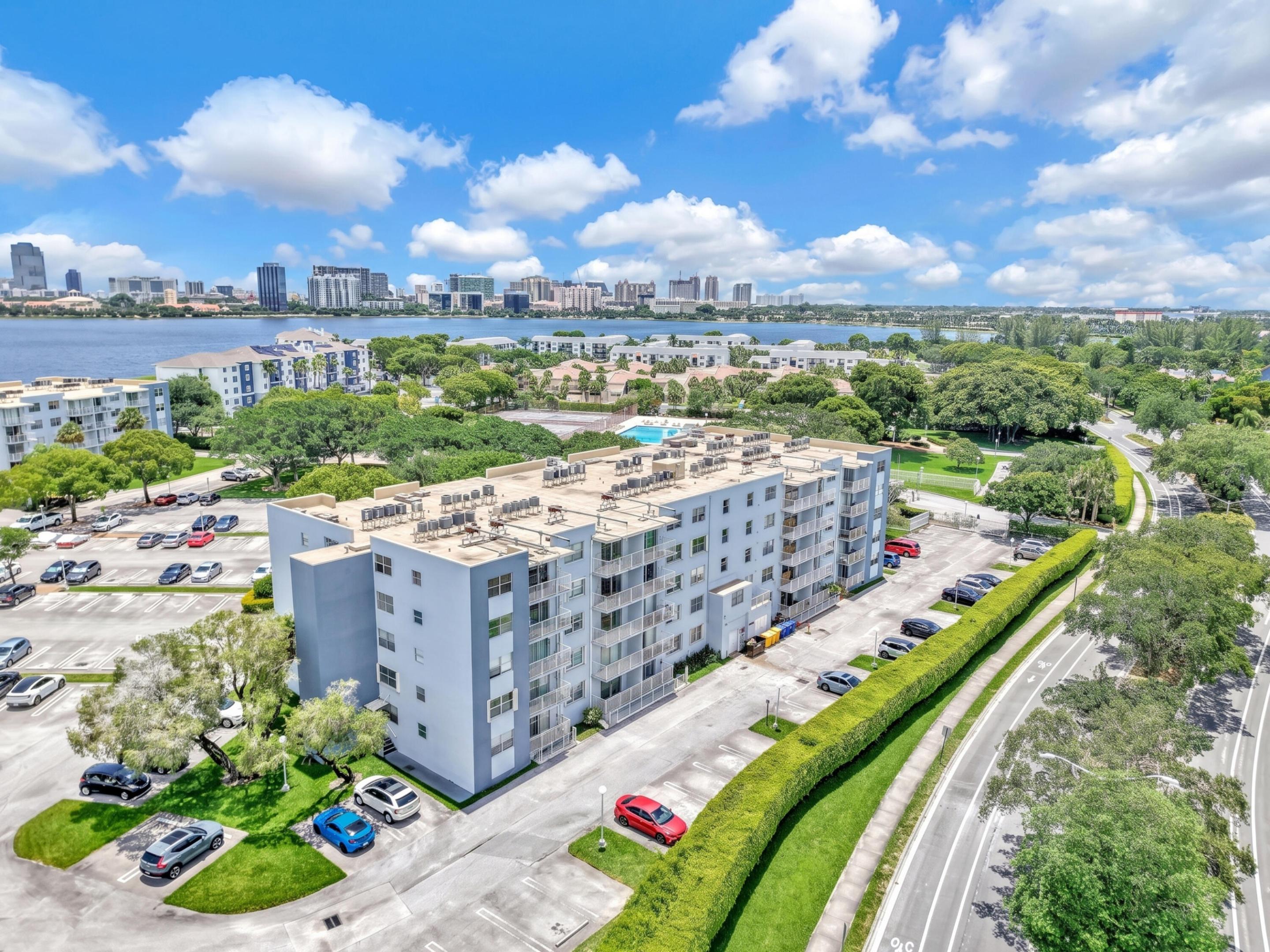BREAKWATERS OF THE PALM BEACHES CONDO - Residential