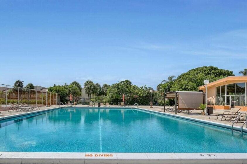 BREAKWATERS OF THE PALM BEACHES CONDO - Residential