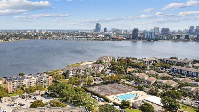 BREAKWATERS OF THE PALM BEACHES CONDO - Residential