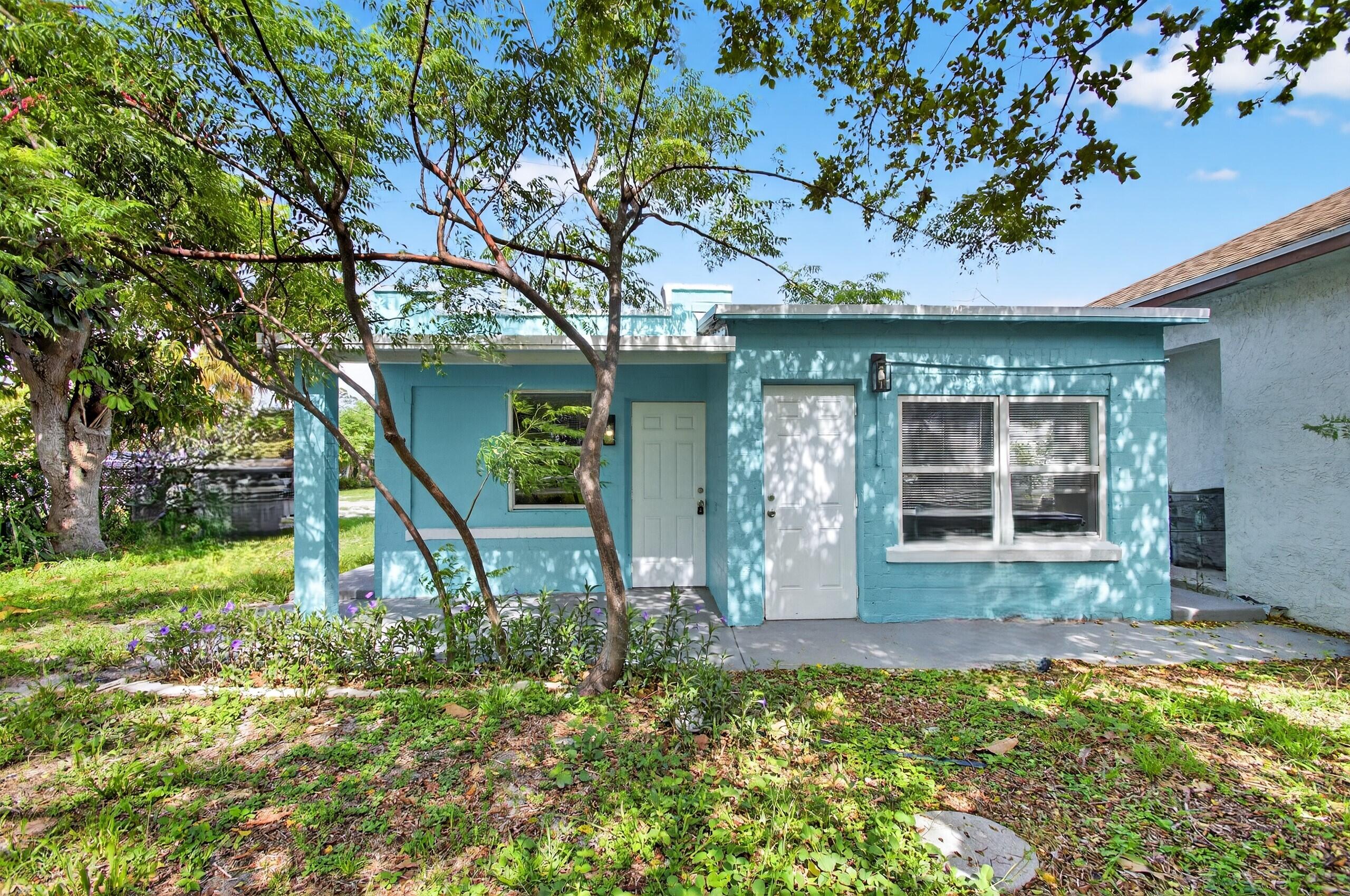 Duplex in Lake Worth Beach just a few blocks south of Lake Ave downtown area with restaurants, shops & culture! Walk to the shops, festivals & Lake Worth Beach! Enjoy Lake Worth's Public Golf Course, boat ramp & intracoastal parks. Great investment with room to grow. Rent both sides or use one side for yourself. Room to build more sqft on the front of the lot. Private driveway & mature mango trees! Great opportunity, make us an offer today!