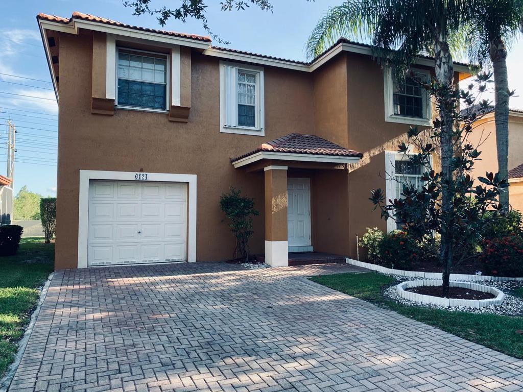 A single family home in a perfect location. In one of the most desired neighborhoods in Coral Springs, Newport Condominium at Turtle Run. Excellent schools!!! This is an amazing 3 bedroom, two and 1/2 bathroom. The master bedroom is downstairs, it also has upgraded appliances and a swimming pool. Living room has been renovated with new paint and full bathrooms are with new cabinets. Calm and quiet community with a very low HOA. This is a must see, don’t loose this opportunity.