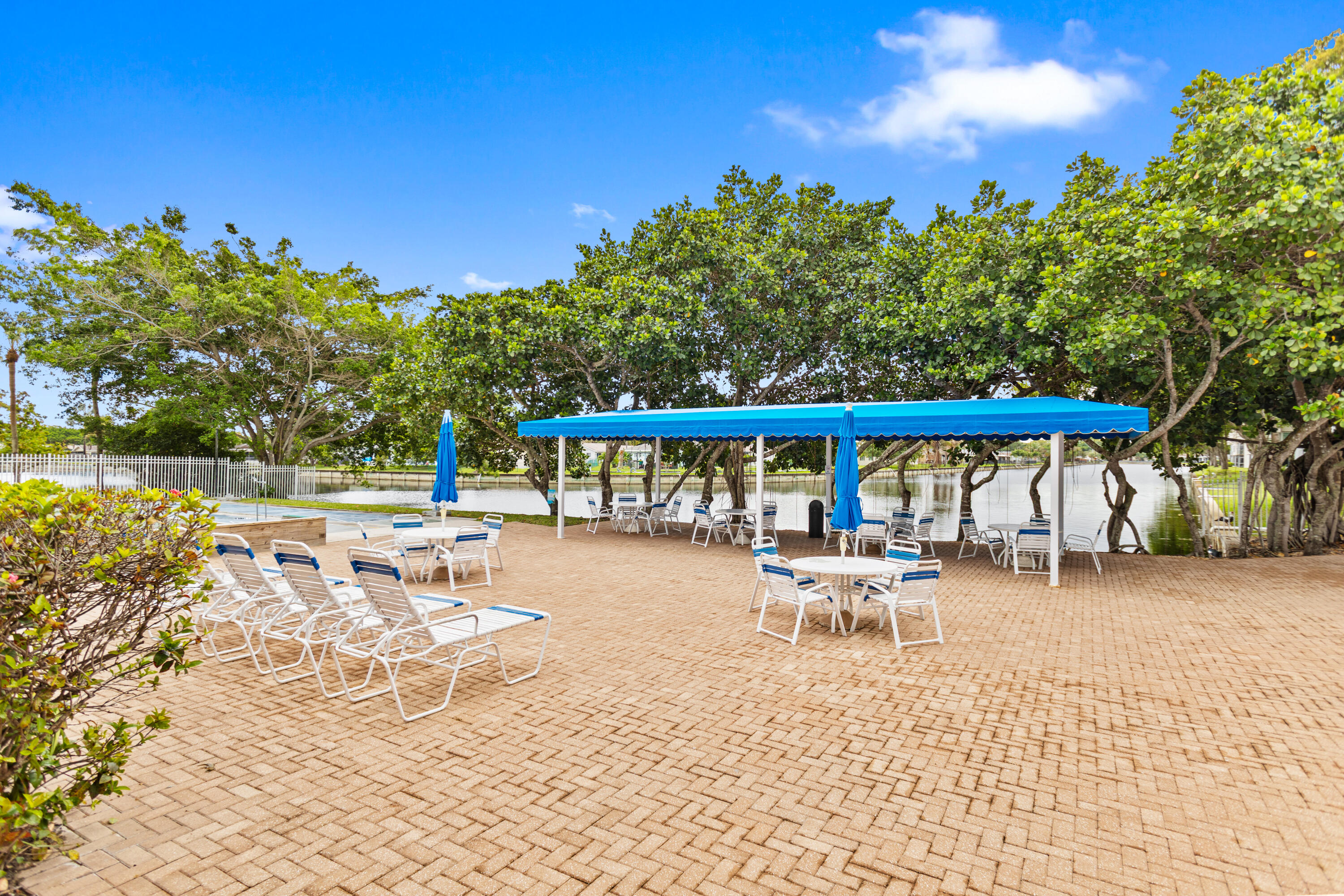 LIME BAY CONDOMINIUM 5 - Residential