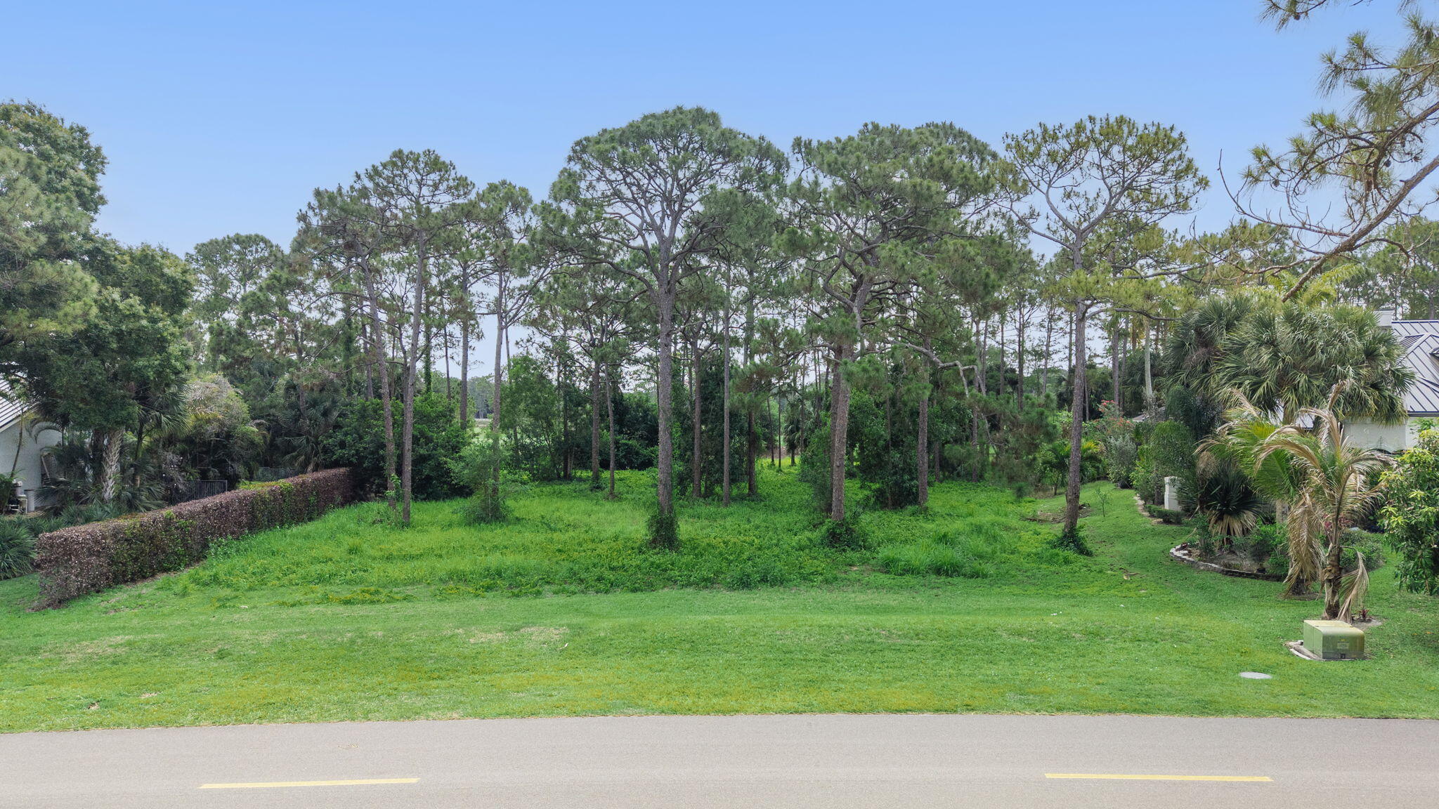 Build Your Golfer's Dream Home! This exceptional 0.76-acre lot is located in the prestigious Ranch Estates, a private guard-gated community at Jonathan's Landing Golf Club. Nestled on the 5th green and fairway of the South Course, this prime property provides direct access to a 36-hole championship golf course and a fantastic clubhouse. Enjoy estate living just 10 minutes from I-95 and the Turnpike, with the beautiful beaches and a variety of restaurants only 20 minutes away. Experience security and exclusivity with 24-hour gated access and low HOA fees.  Optional golf membership opportunities offer easy access to Jonathan's Landing's Old Trail Courses and the renowned Dye Preserve Golf Course. Don't miss this incredible opportunity to create your ideal golfing retreat in a sought-after location!