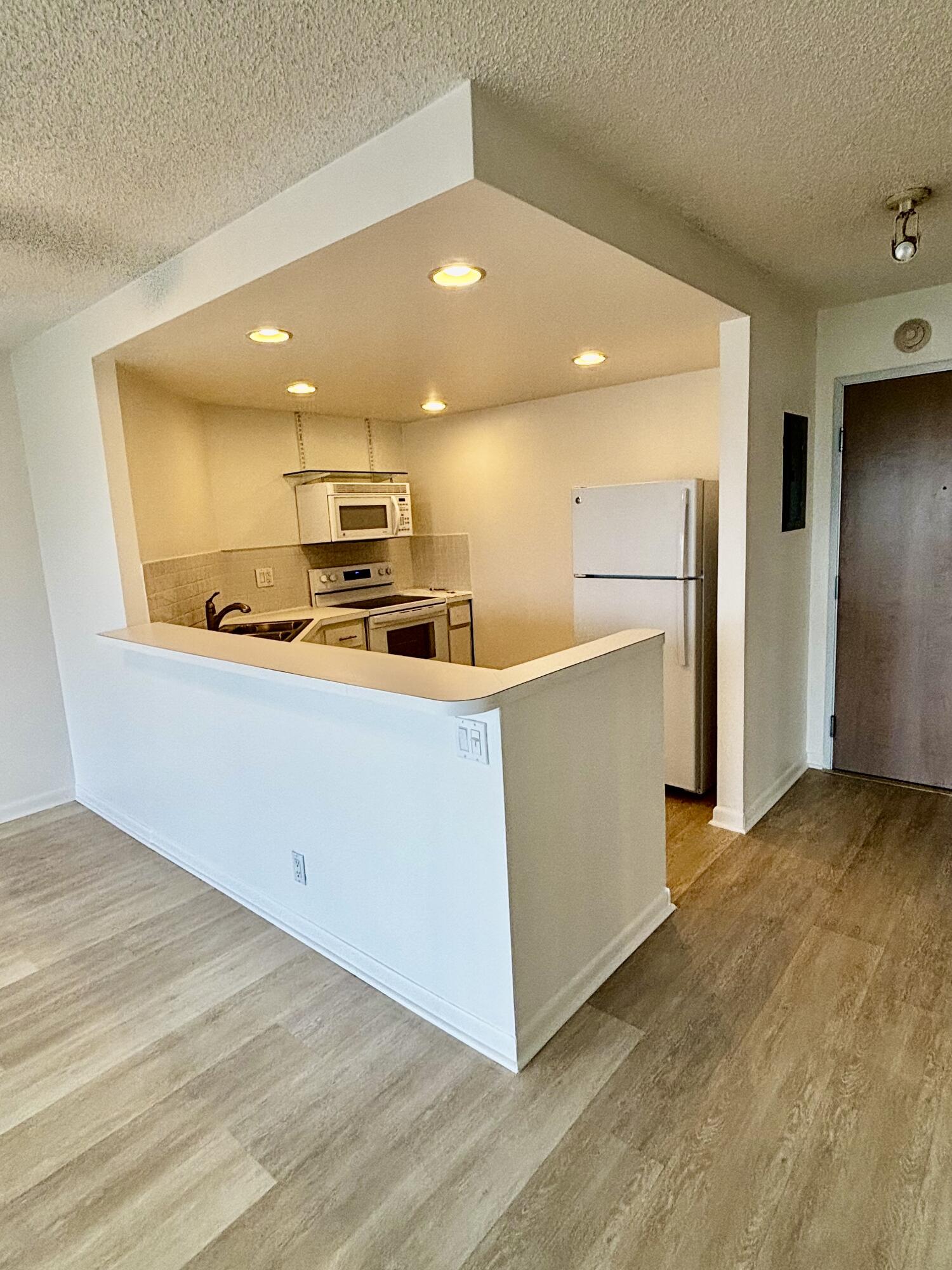 ESSEX TOWER CONDO - Residential Lease