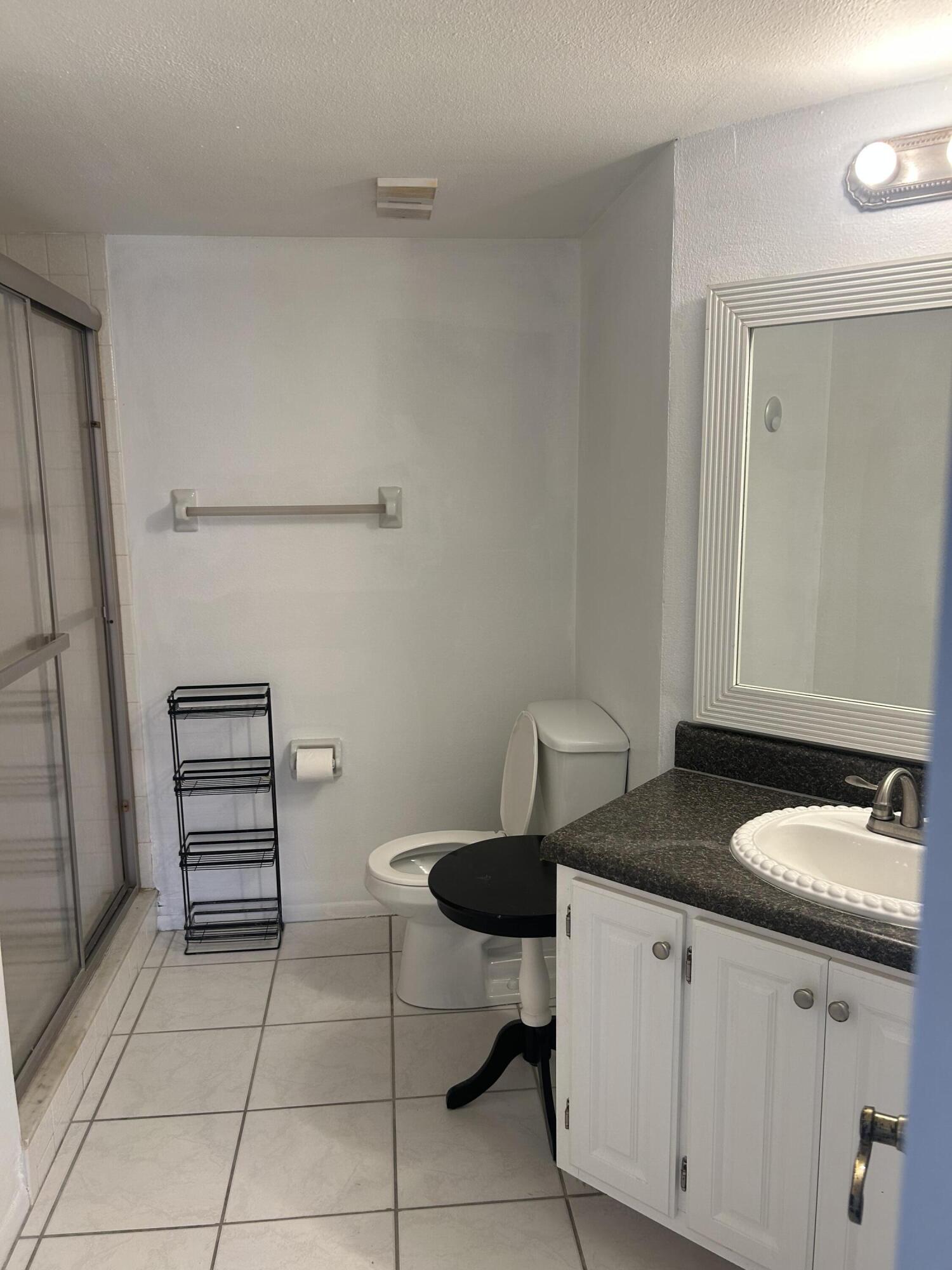 MIDPORT PLACE II, A CONDOMINIUM - Residential Lease