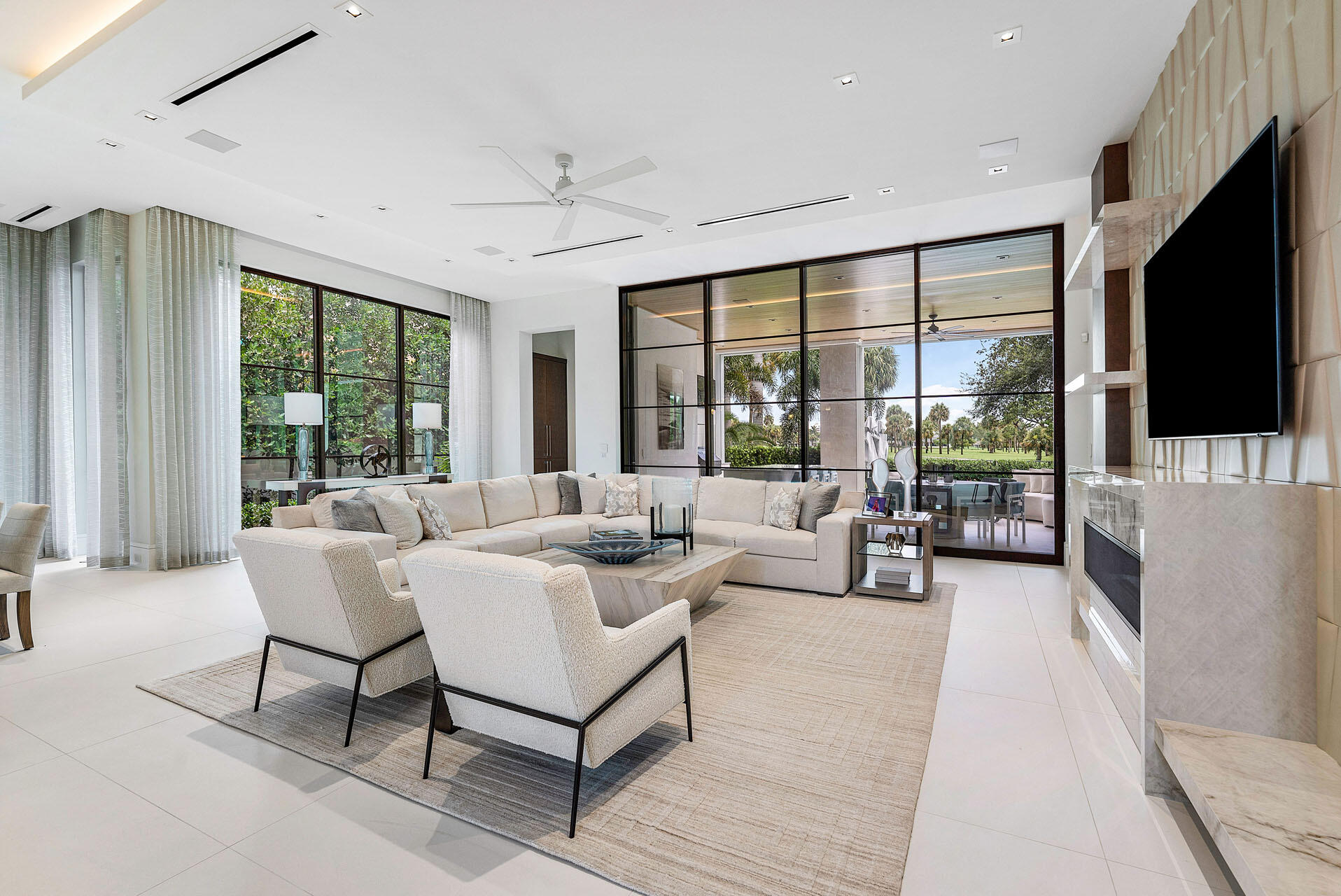 ROYAL PALM YACHT & COUNTRY CLUB - Residential