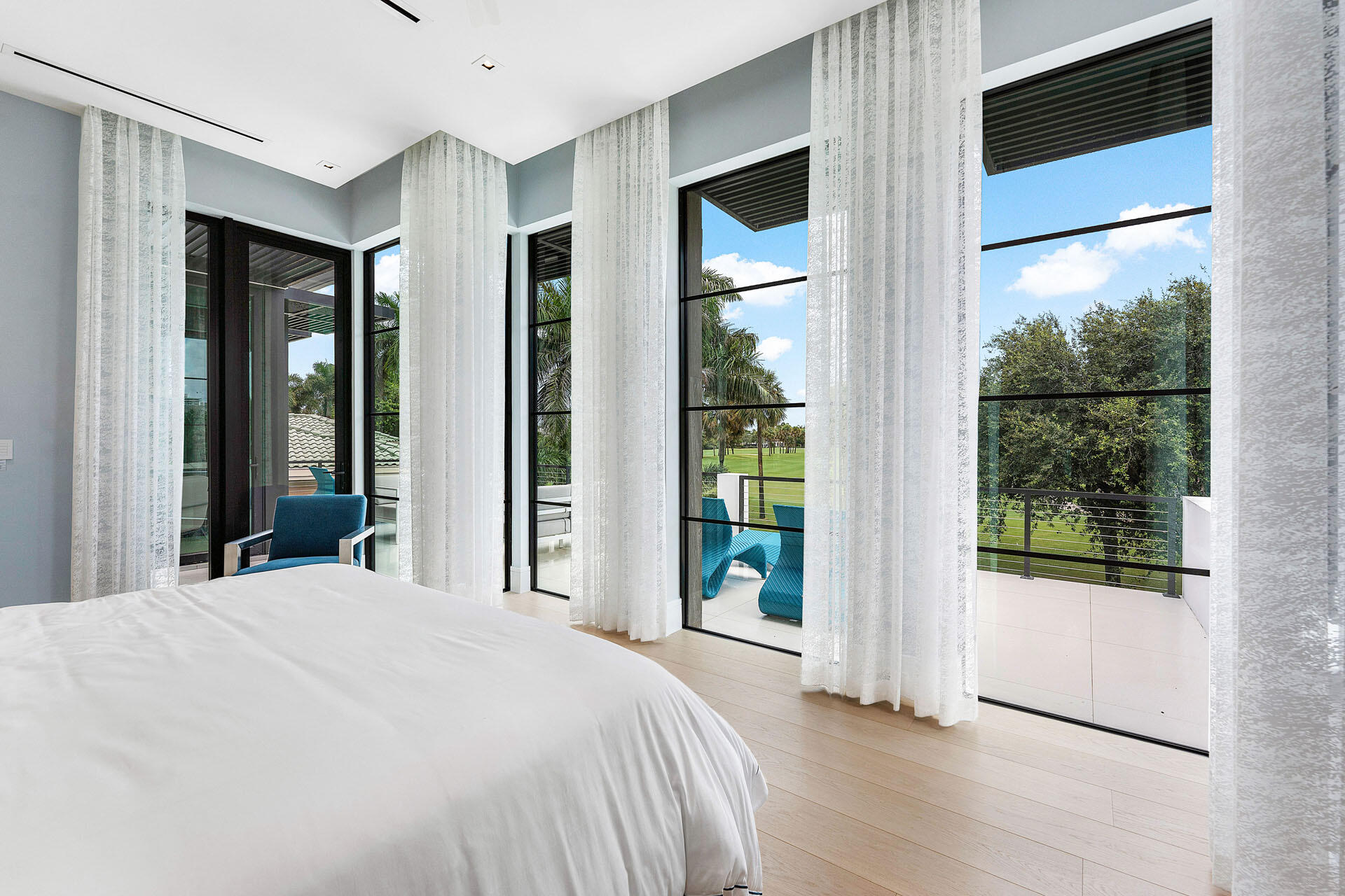ROYAL PALM YACHT & COUNTRY CLUB - Residential