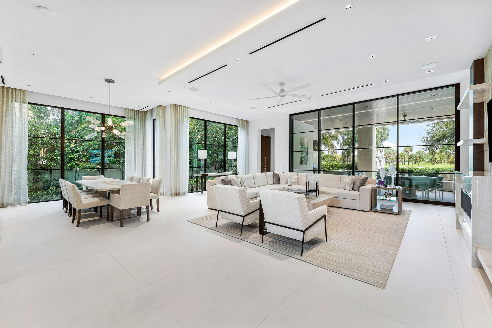 ROYAL PALM YACHT & COUNTRY CLUB - Residential