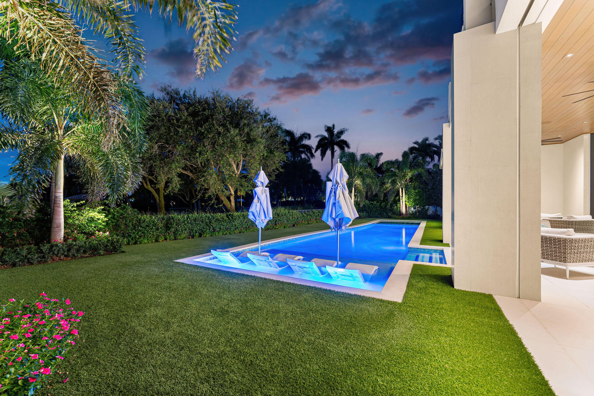 ROYAL PALM YACHT & COUNTRY CLUB - Residential