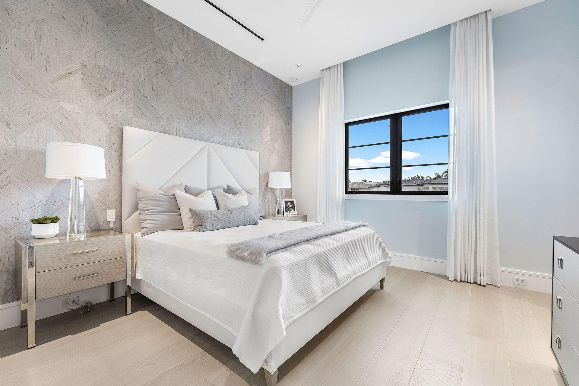 ROYAL PALM YACHT & COUNTRY CLUB - Residential