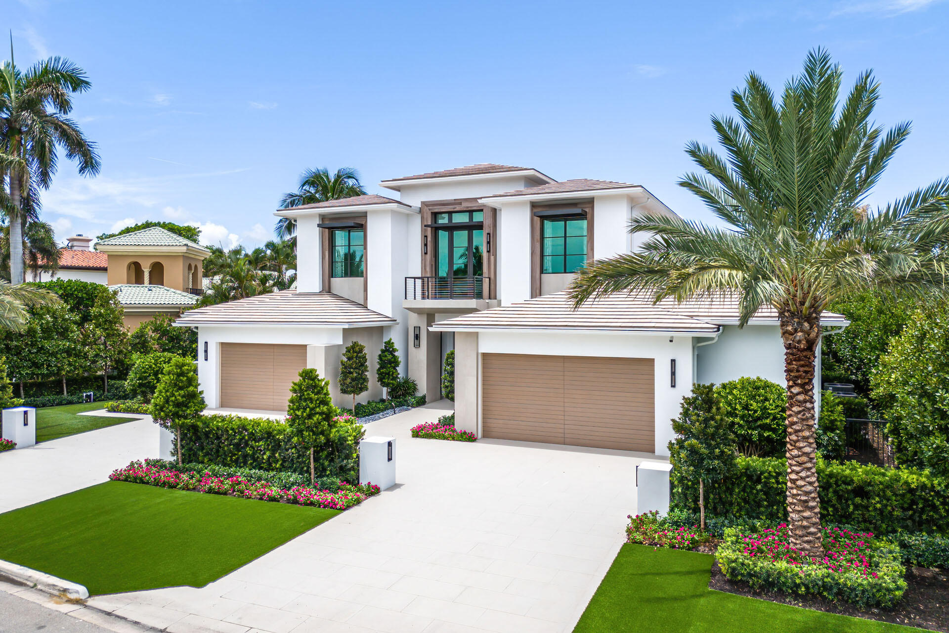 ROYAL PALM YACHT & COUNTRY CLUB - Residential