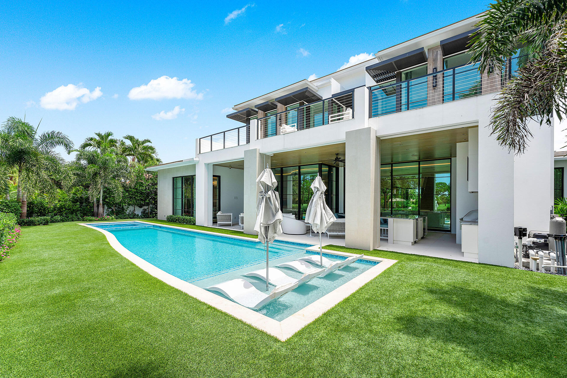 ROYAL PALM YACHT & COUNTRY CLUB - Residential