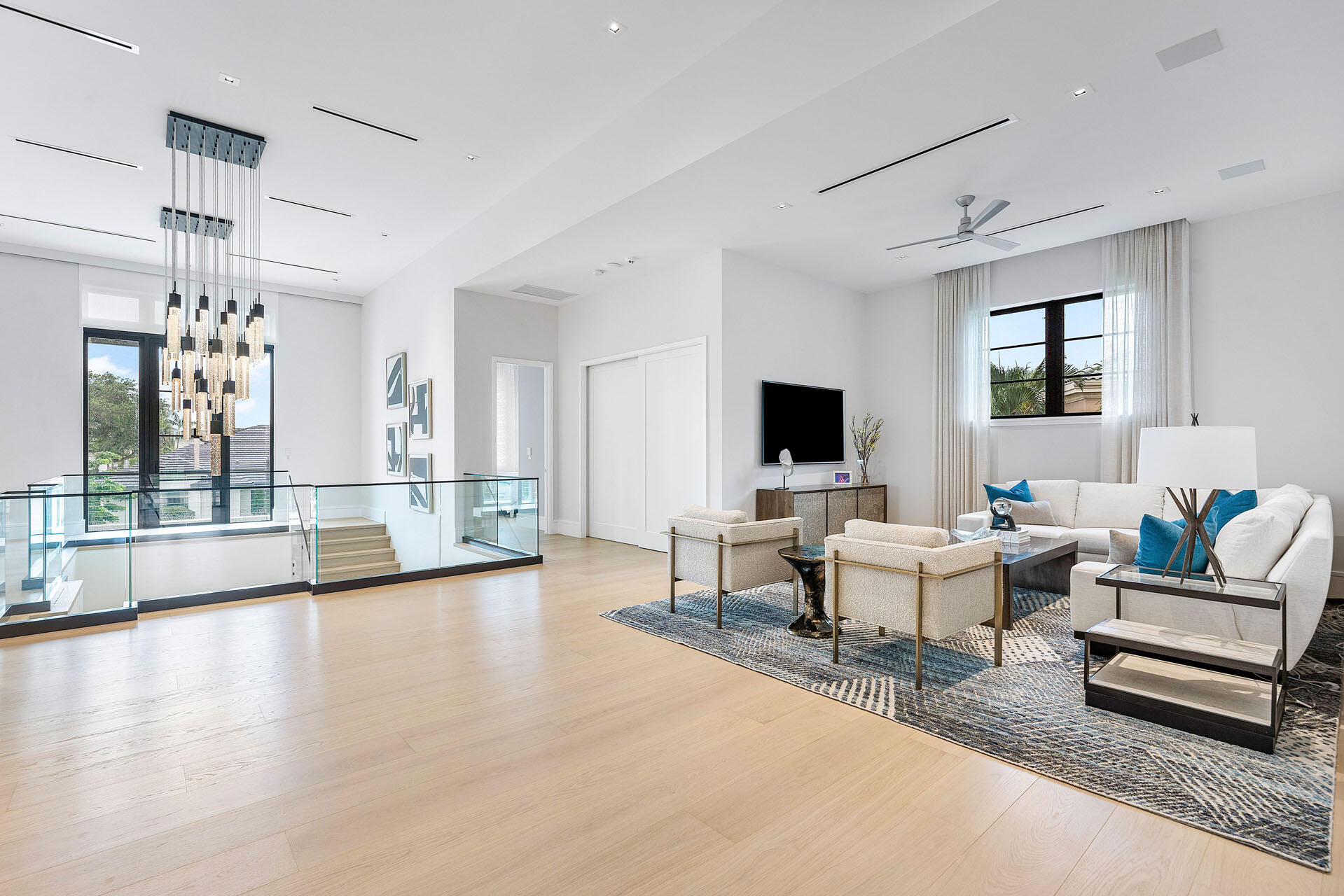 ROYAL PALM YACHT & COUNTRY CLUB - Residential