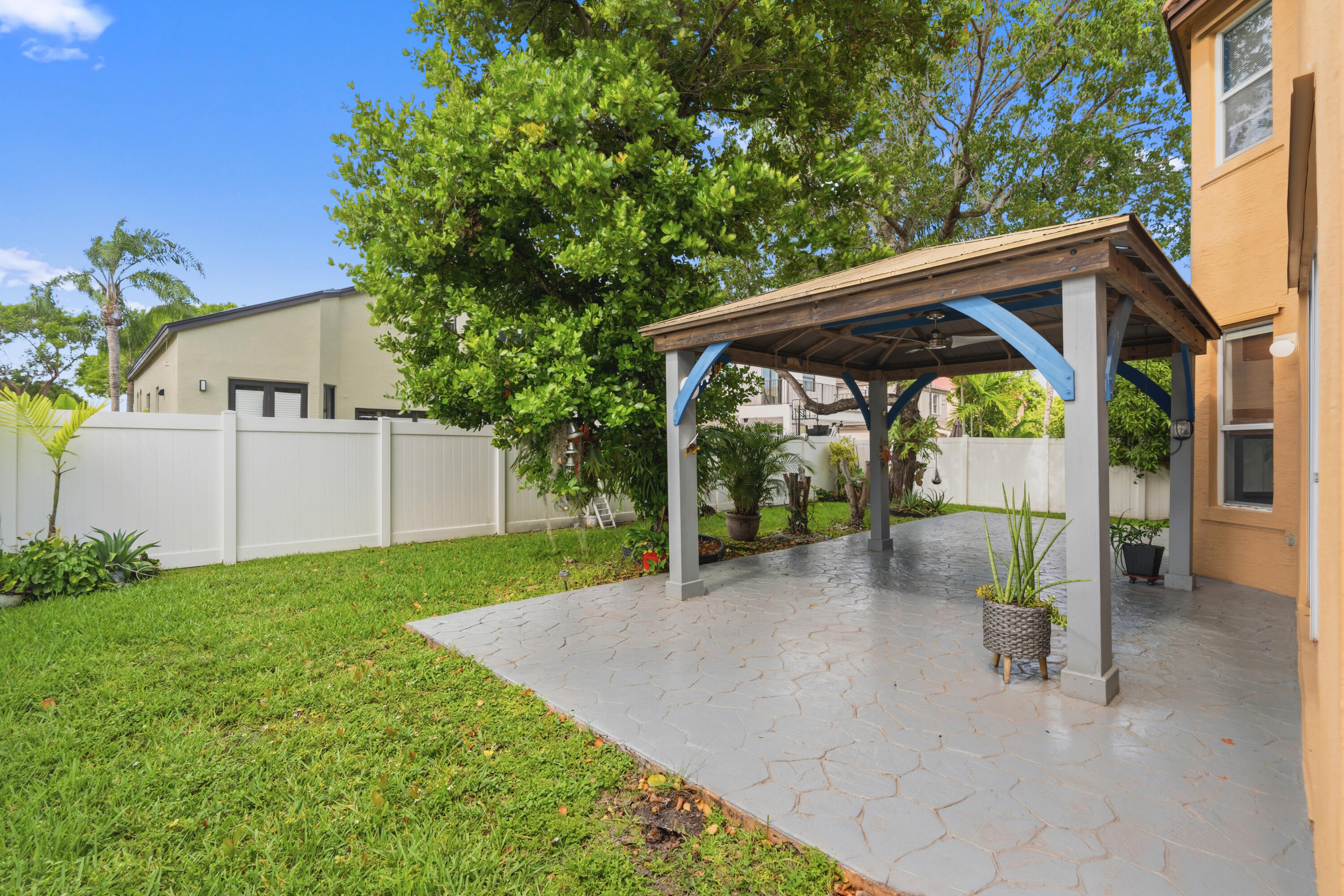RIVIERA ISLES II - Residential