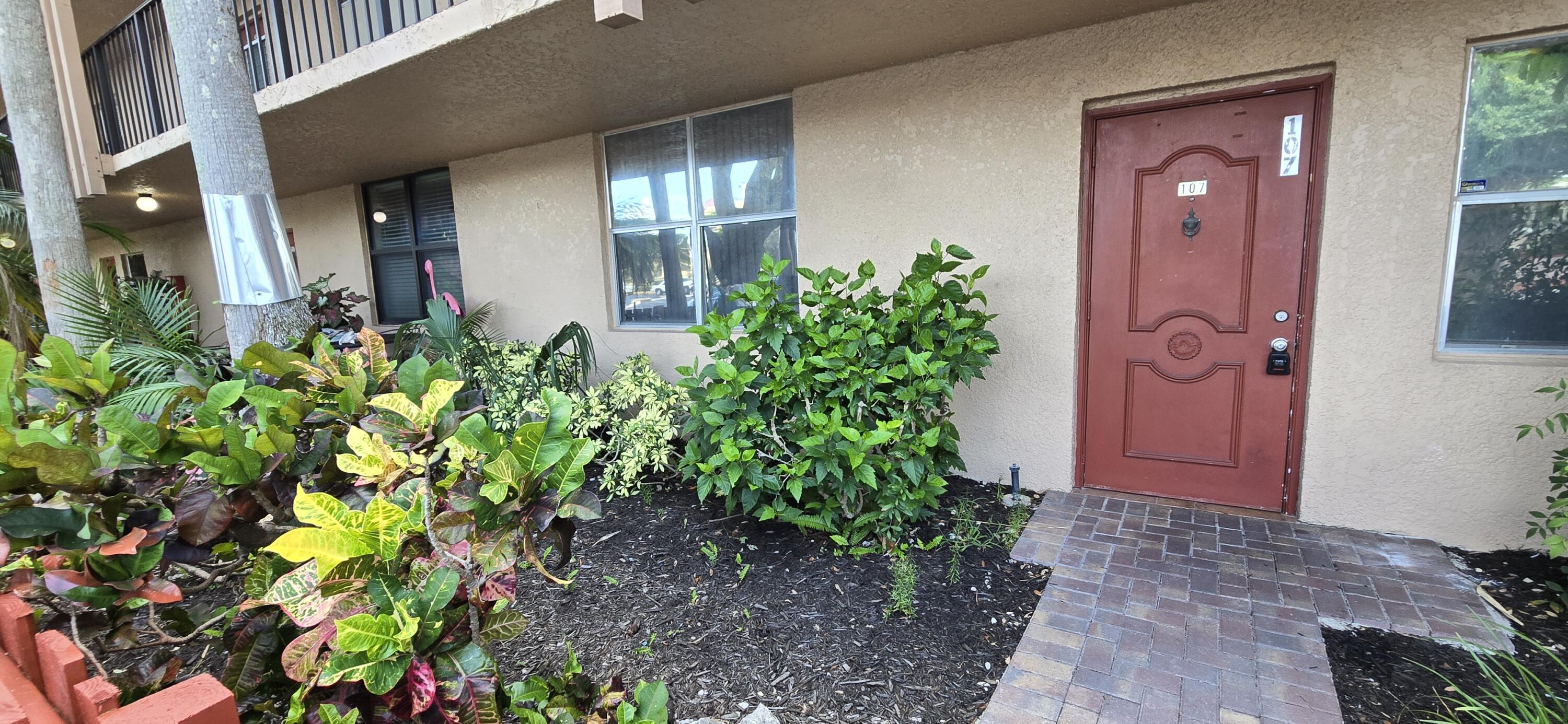 PALM LAKES CONDO - Residential Lease