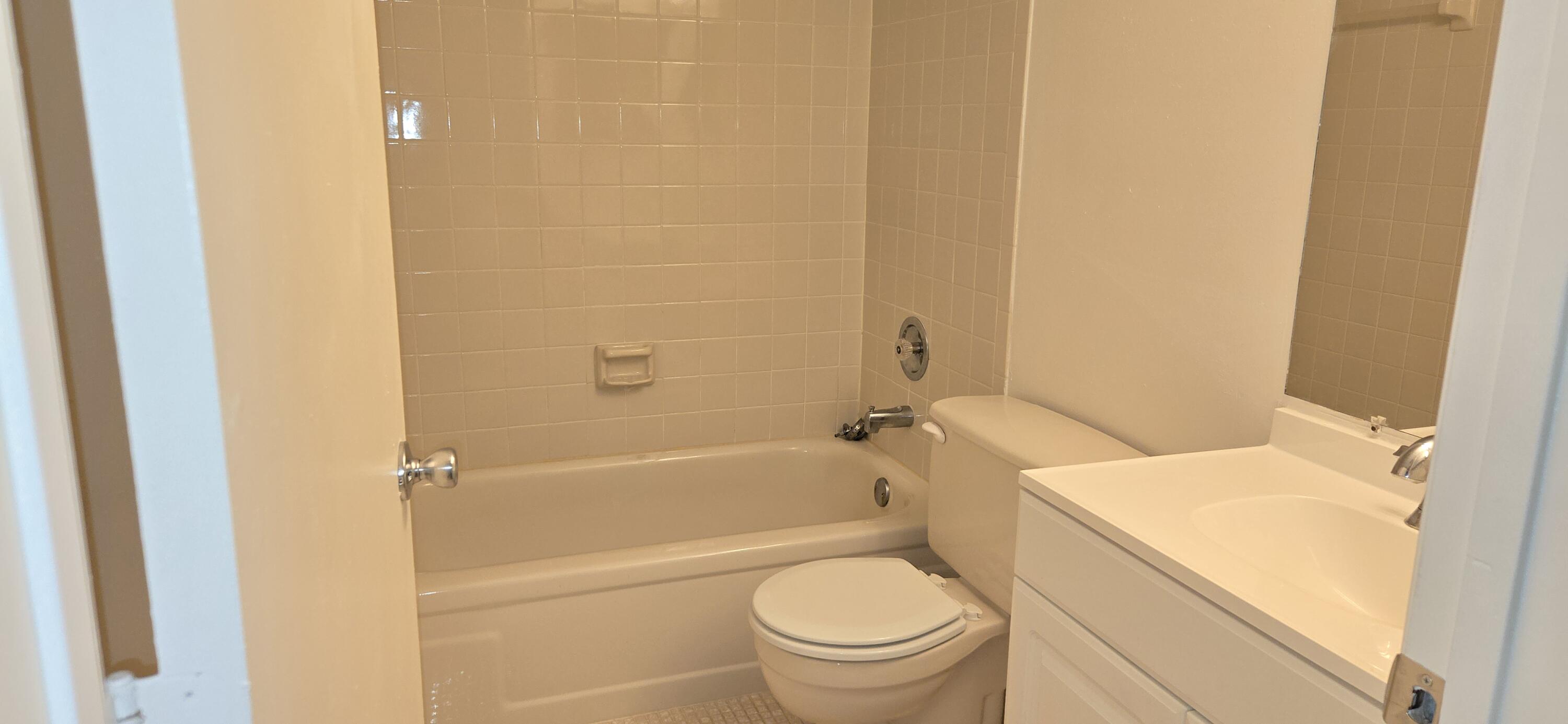 PALM LAKES CONDO - Residential Lease
