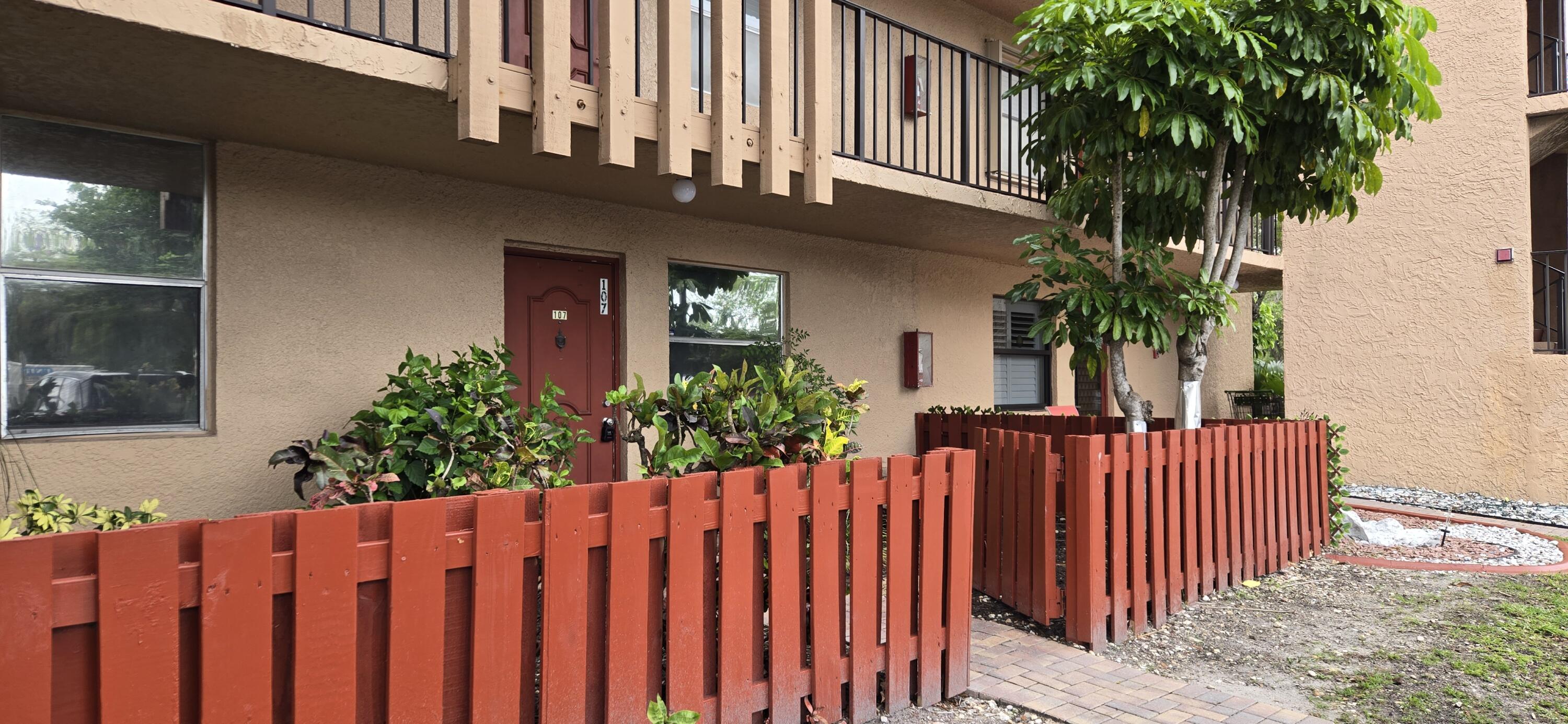 PALM LAKES CONDO - Residential Lease