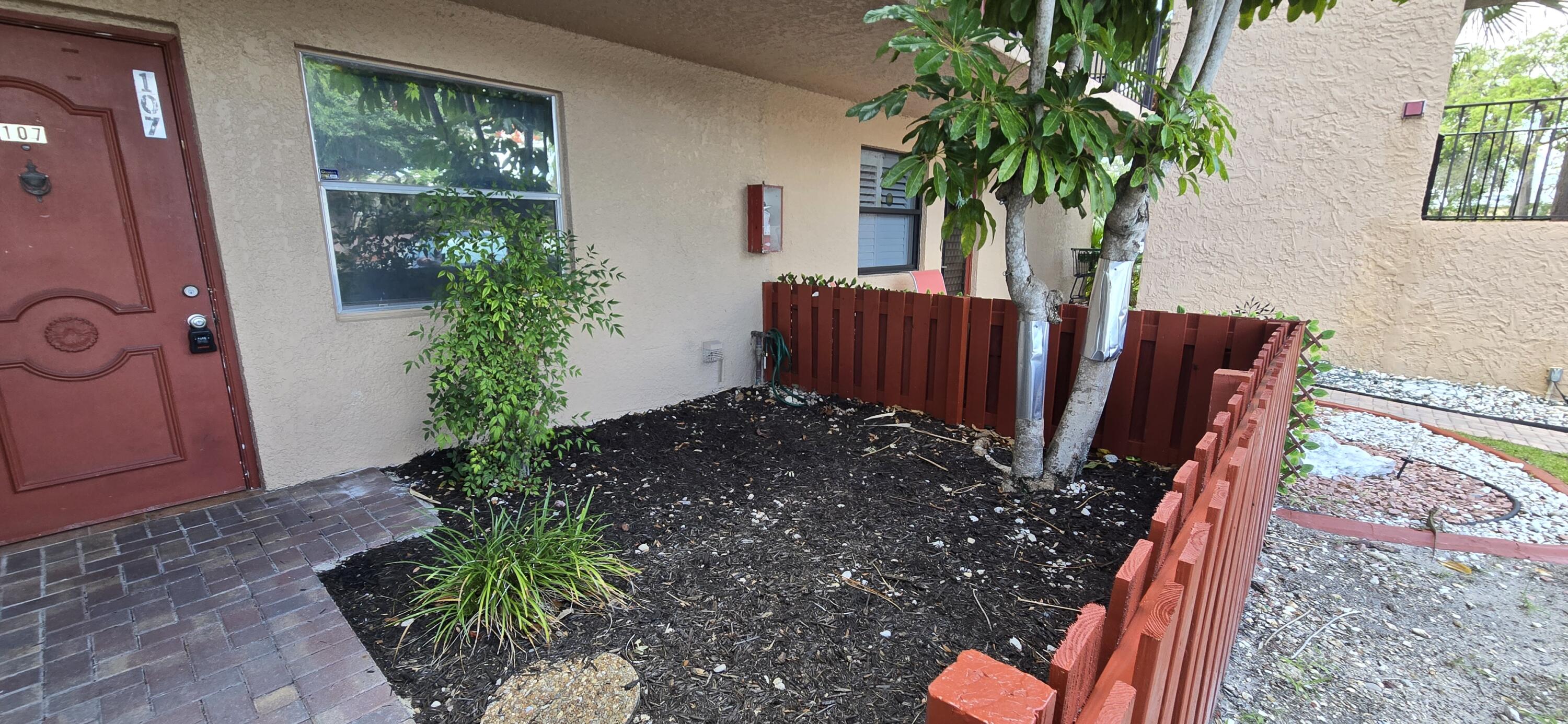 PALM LAKES CONDO - Residential Lease