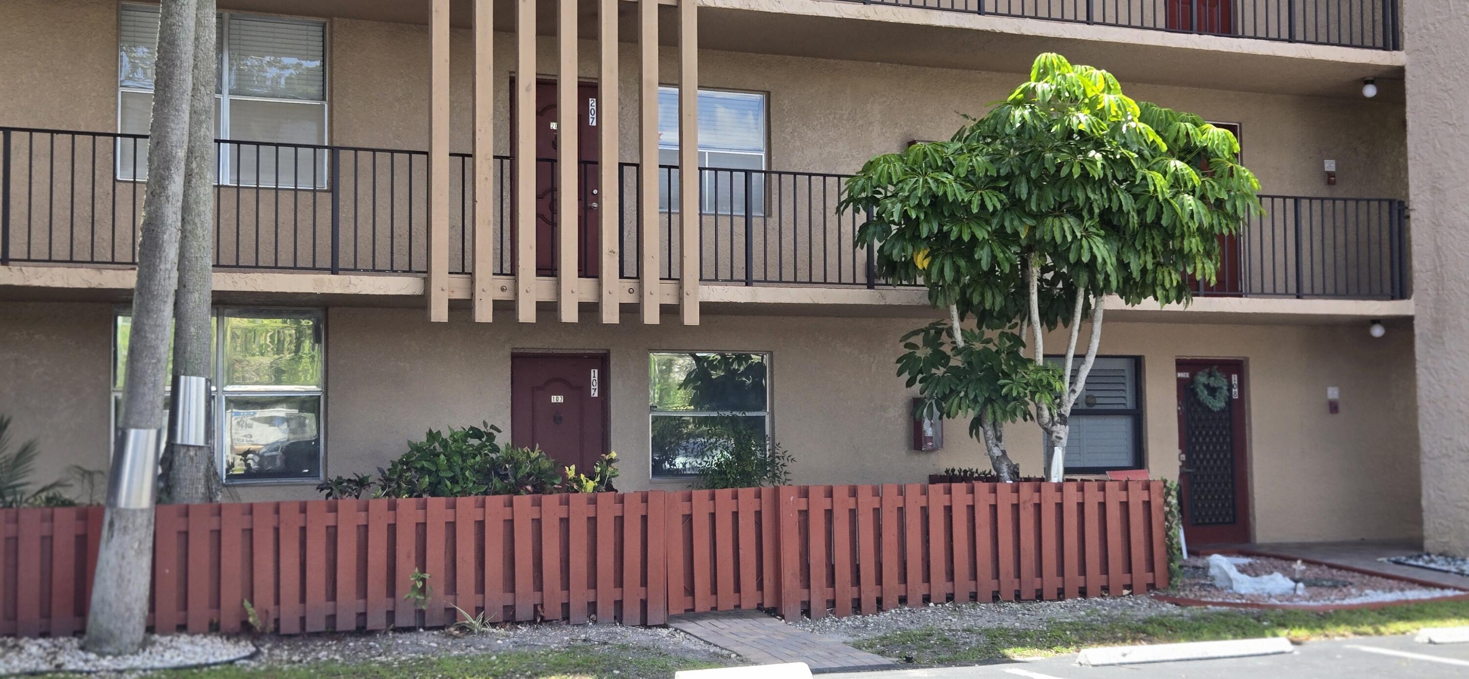 PALM LAKES CONDO - Residential Lease