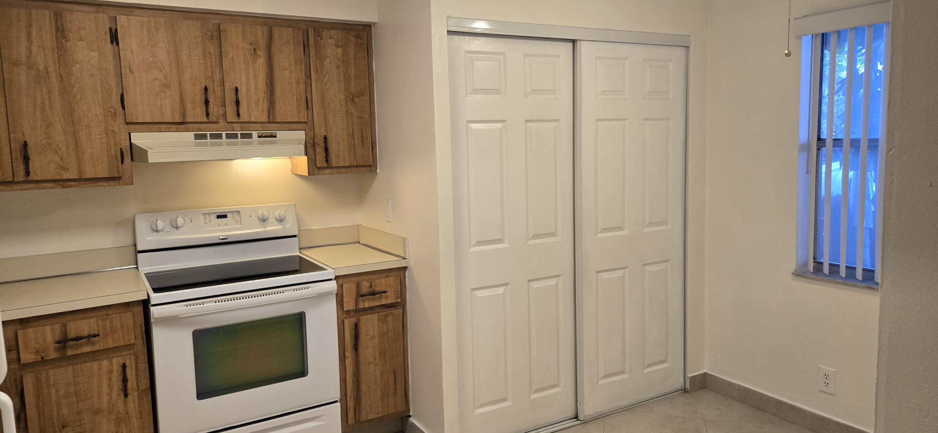 PALM LAKES CONDO - Residential Lease