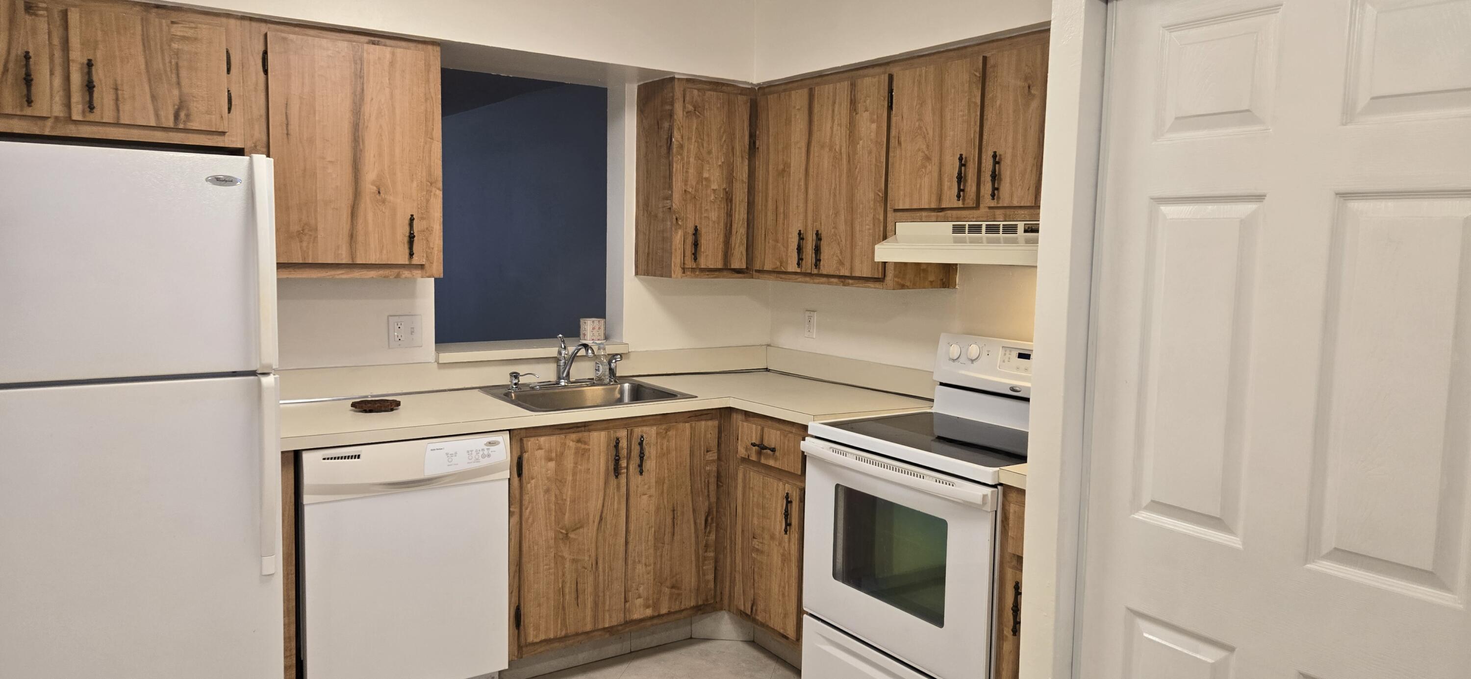 PALM LAKES CONDO - Residential Lease