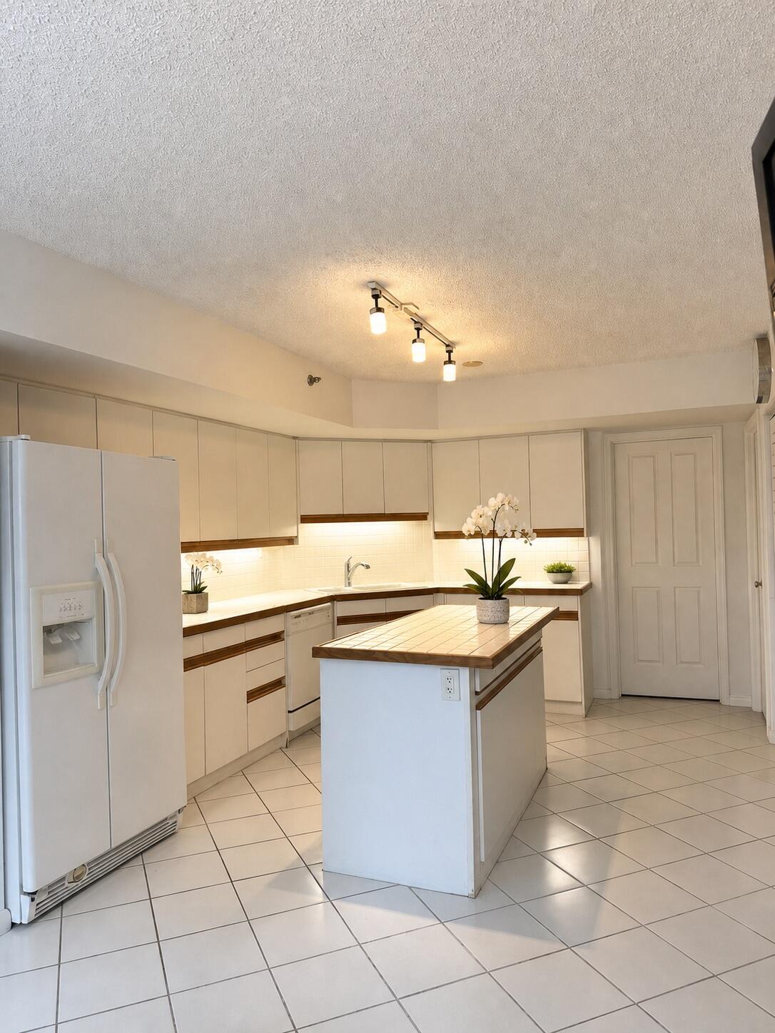 IMPERIAL AT PROMENADE CONDO - Residential