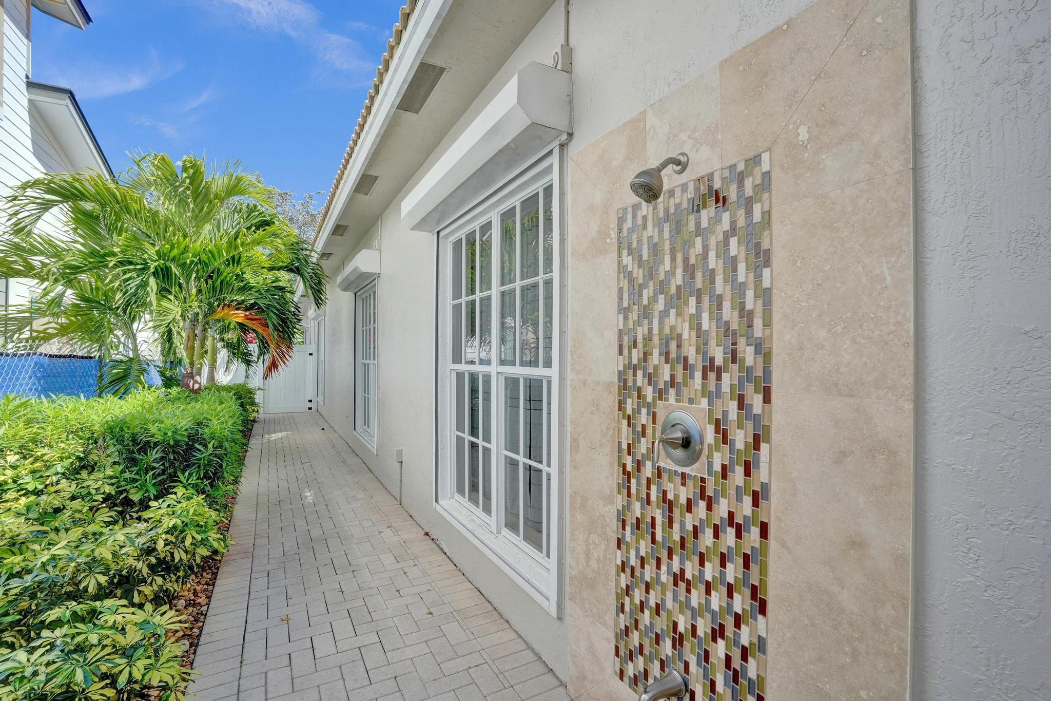 LAUDERDALE BEACH - Residential
