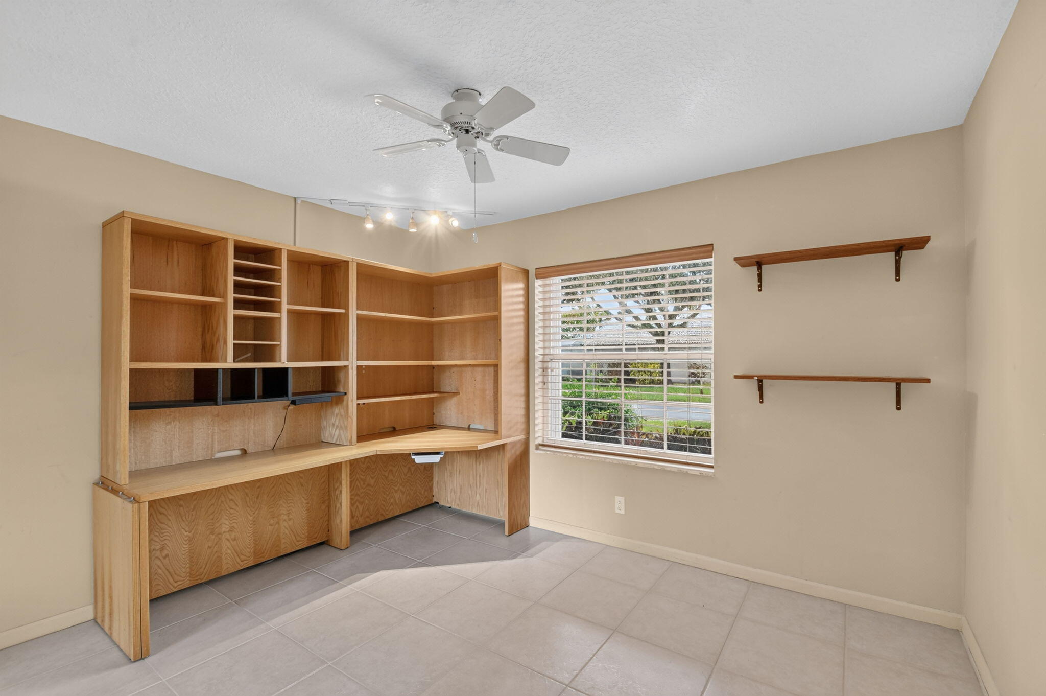 PALM ISLES WEST - Residential