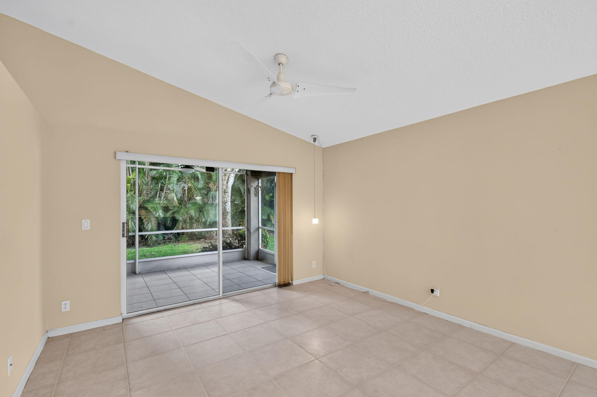 PALM ISLES WEST - Residential