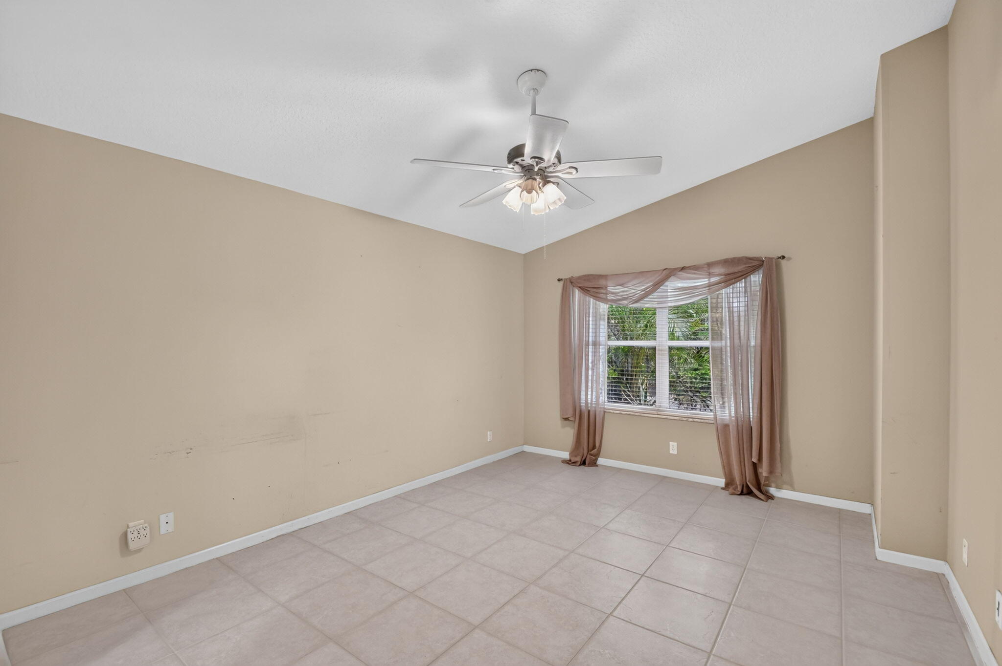 PALM ISLES WEST - Residential