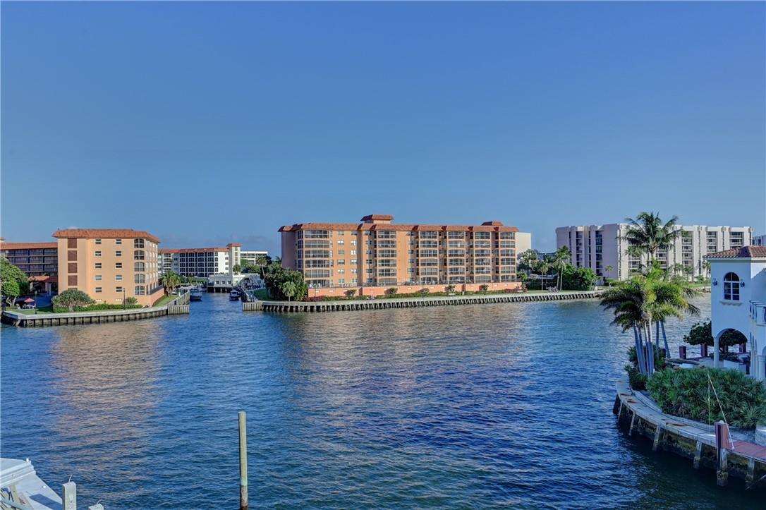 BLUE INLET LT 9 BLK 5 - Residential