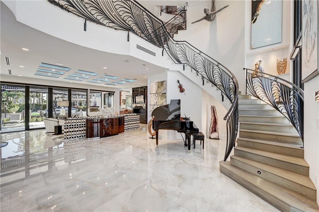 BLUE INLET LT 9 BLK 5 - Residential
