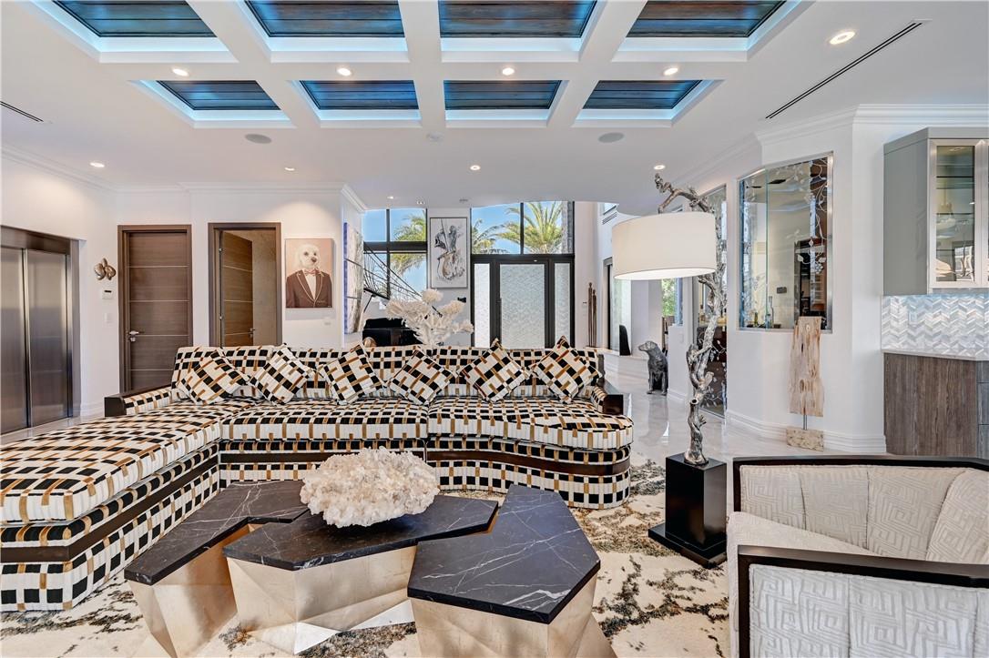 BLUE INLET LT 9 BLK 5 - Residential