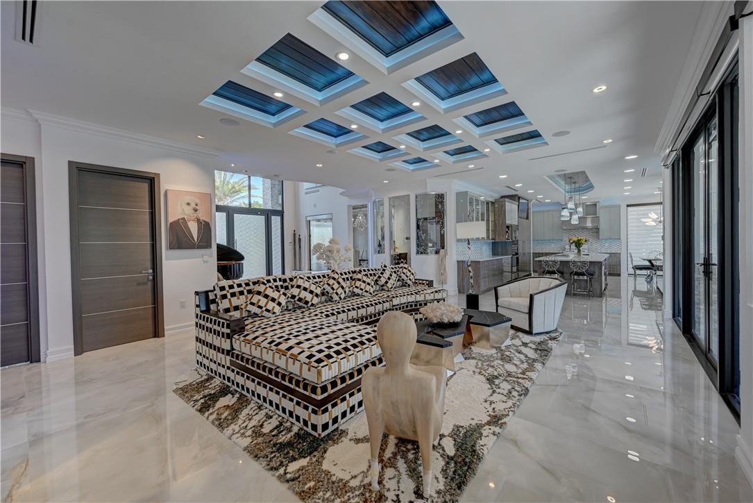BLUE INLET LT 9 BLK 5 - Residential